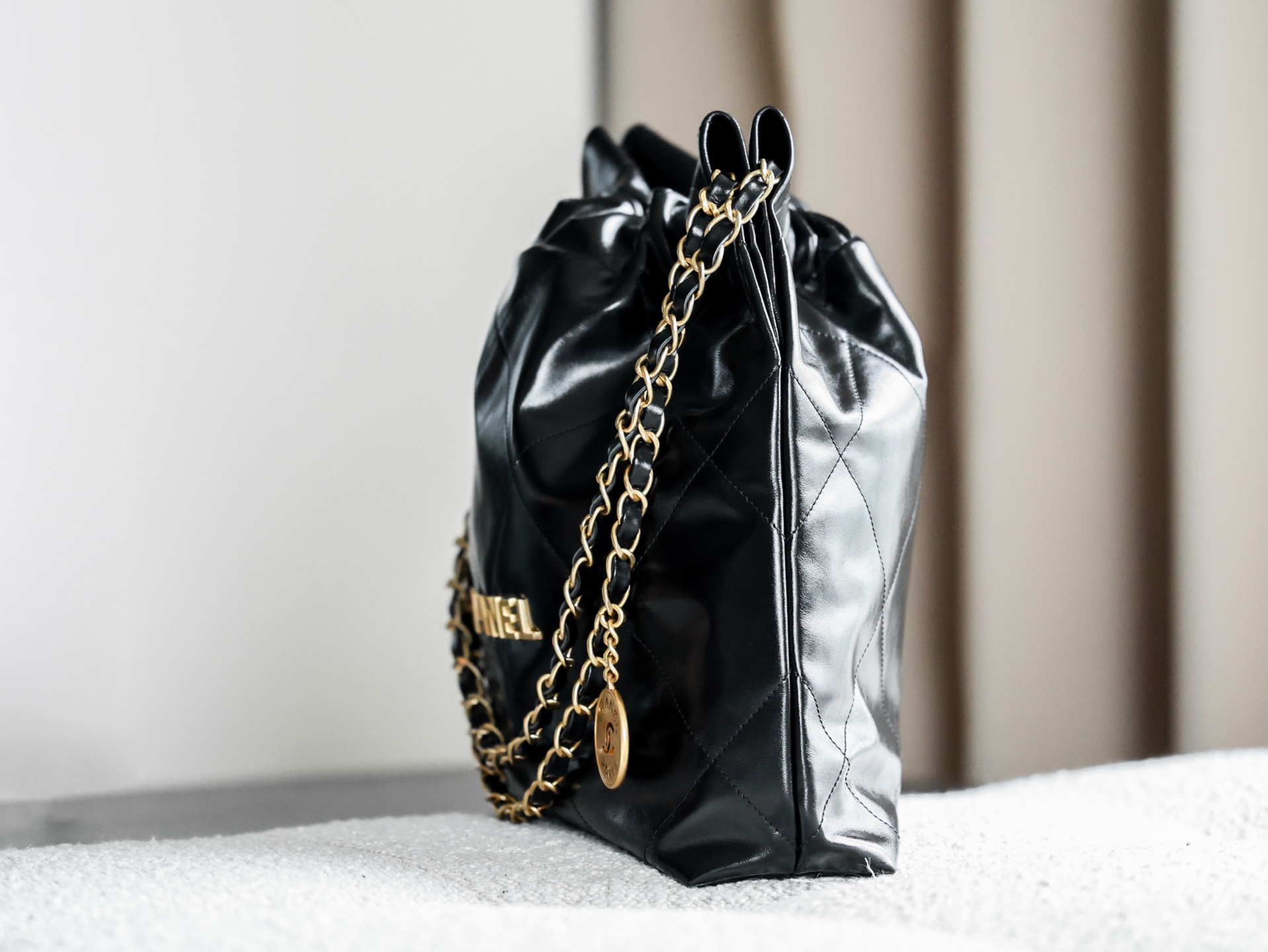 71258_black_2 Chanel 22 Medium Bag Black - chanel 22 medium dupe detail 1