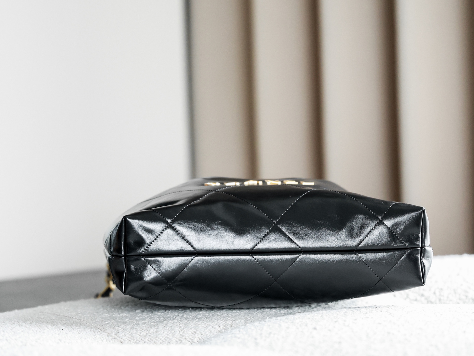 71258_black_3 Chanel 22 Medium Bag Black - chanel 22 medium dupe detail 2