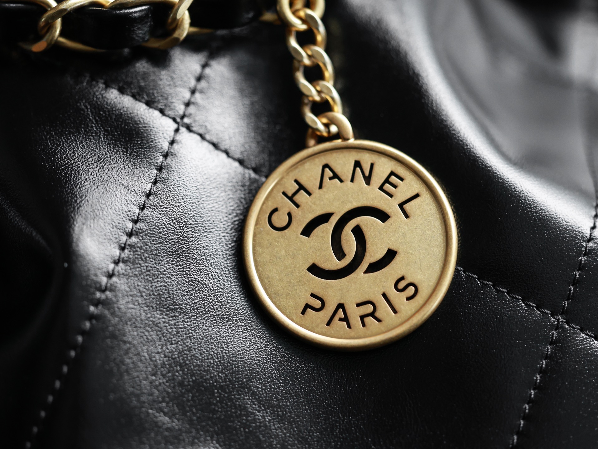 71258_black_4 Chanel 22 Medium Bag Black - chanel 22 medium dupe detail 3