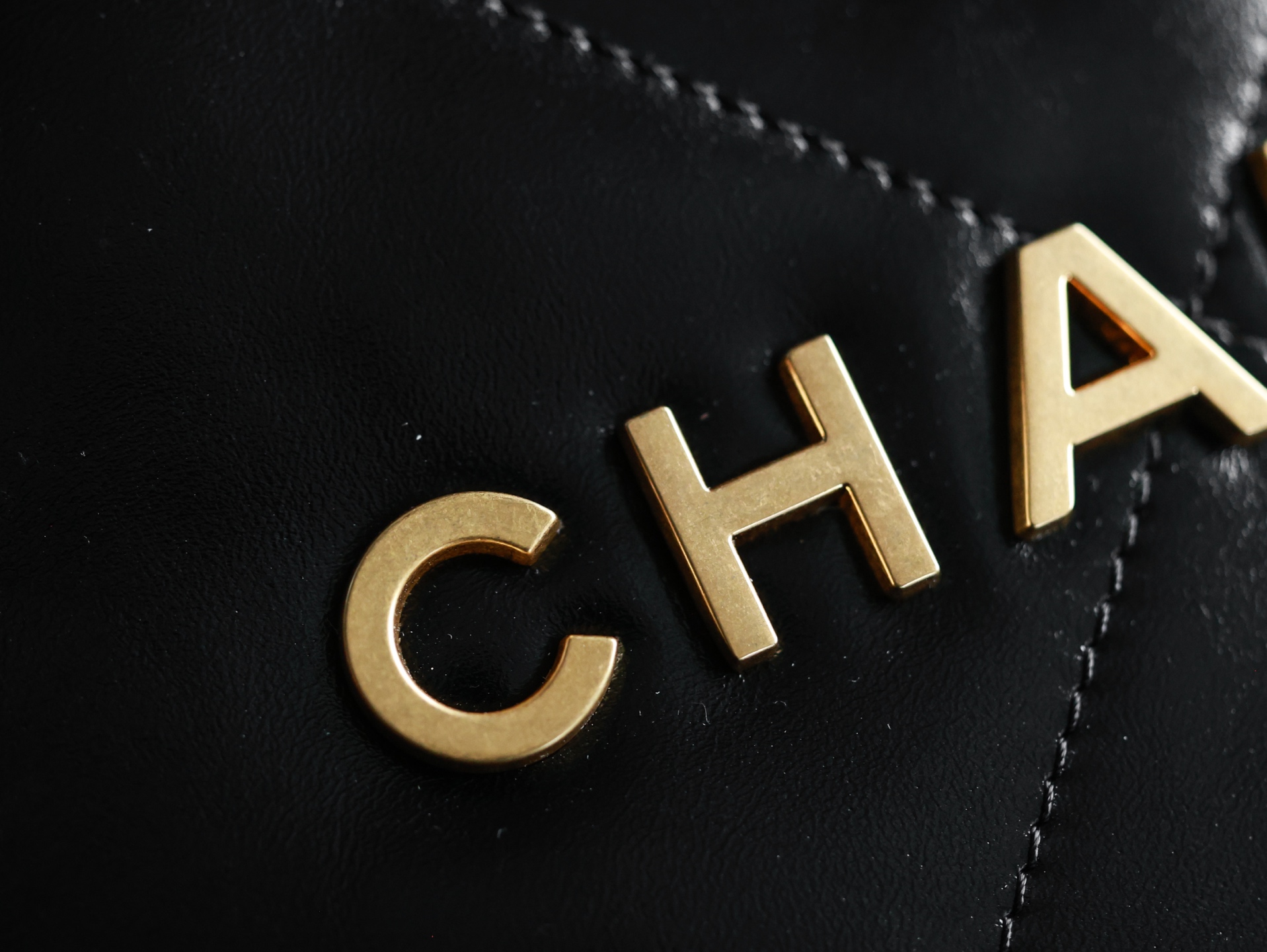 71258_black_5 Chanel 22 Medium Bag Black - chanel 22 medium dupe detail 4