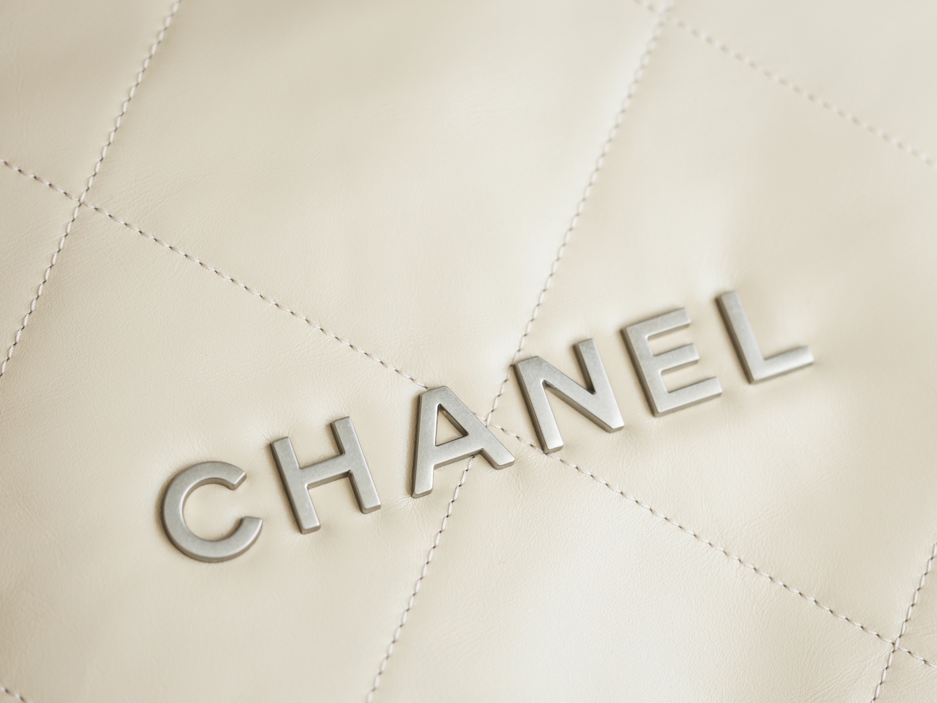 71269_ivory_3 Chanel 22 Medium Bag Ivory - chanel 22 medium replica detail 2