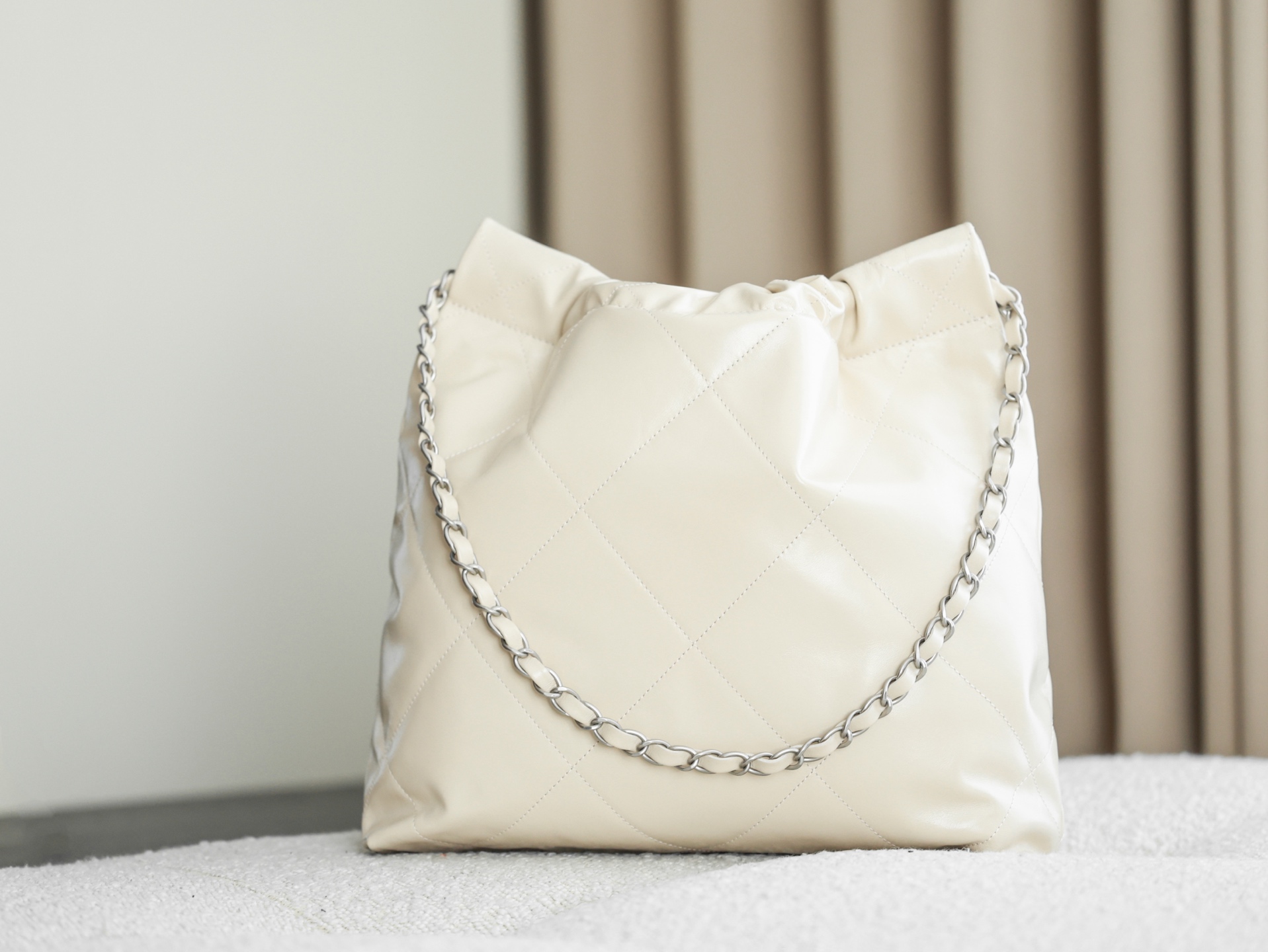 71269_ivory_5 Chanel 22 Medium Bag Ivory - chanel 22 medium replica detail 4