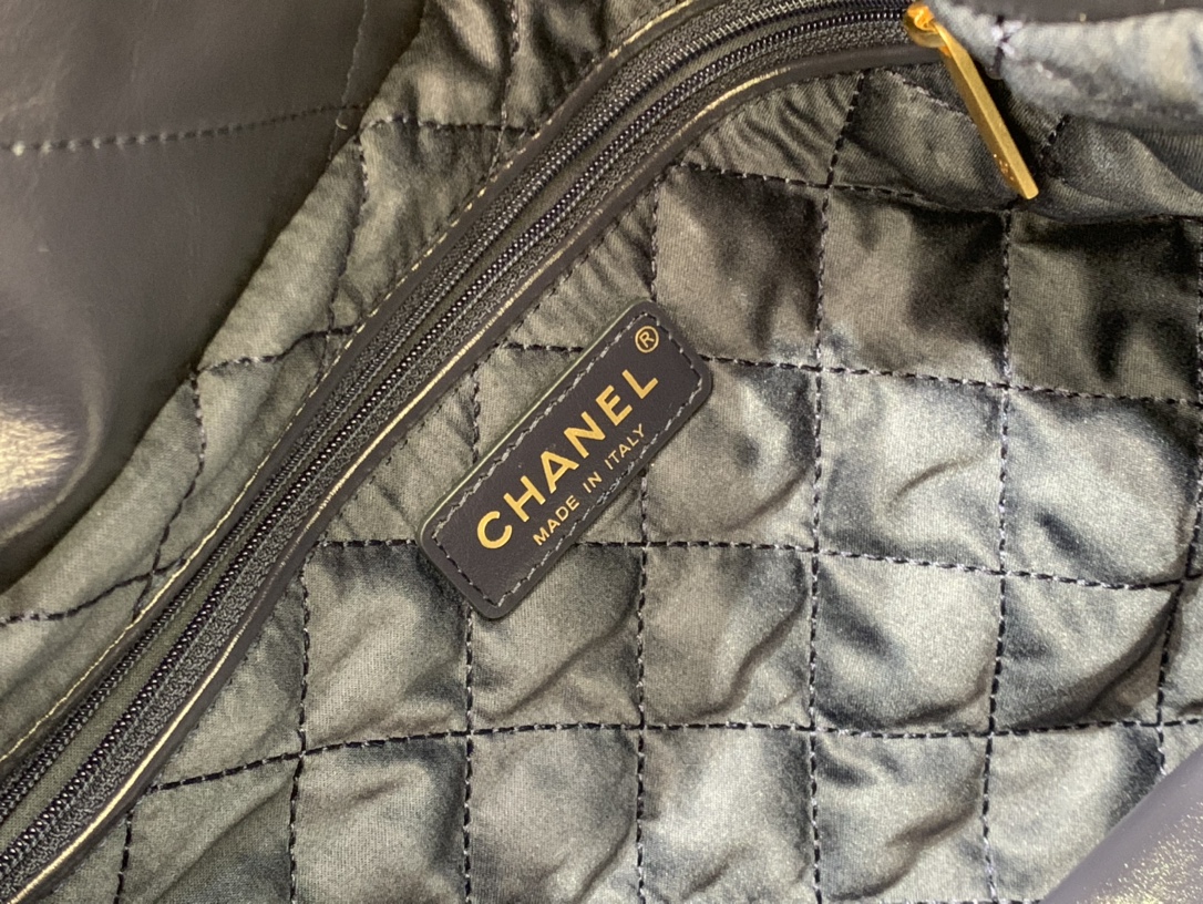 71279_midnight_blue_2 Chanel 22 Medium Bag Midnight Blue - chanel 22 midnight dupe detail 1