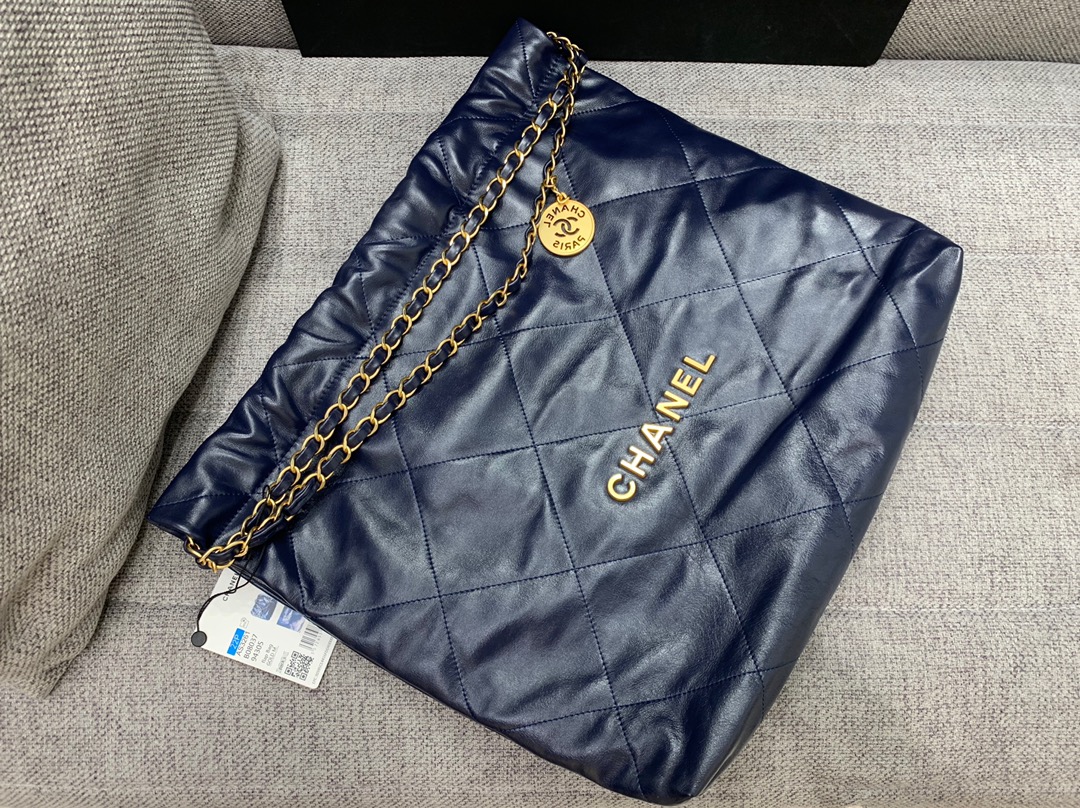 71279_midnight_blue_7 Chanel 22 Medium Bag Midnight Blue - chanel 22 midnight dupe detail 6
