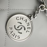 Chanel 22 Medium Bag Snowy - chanel 22 mini dupe detail 2