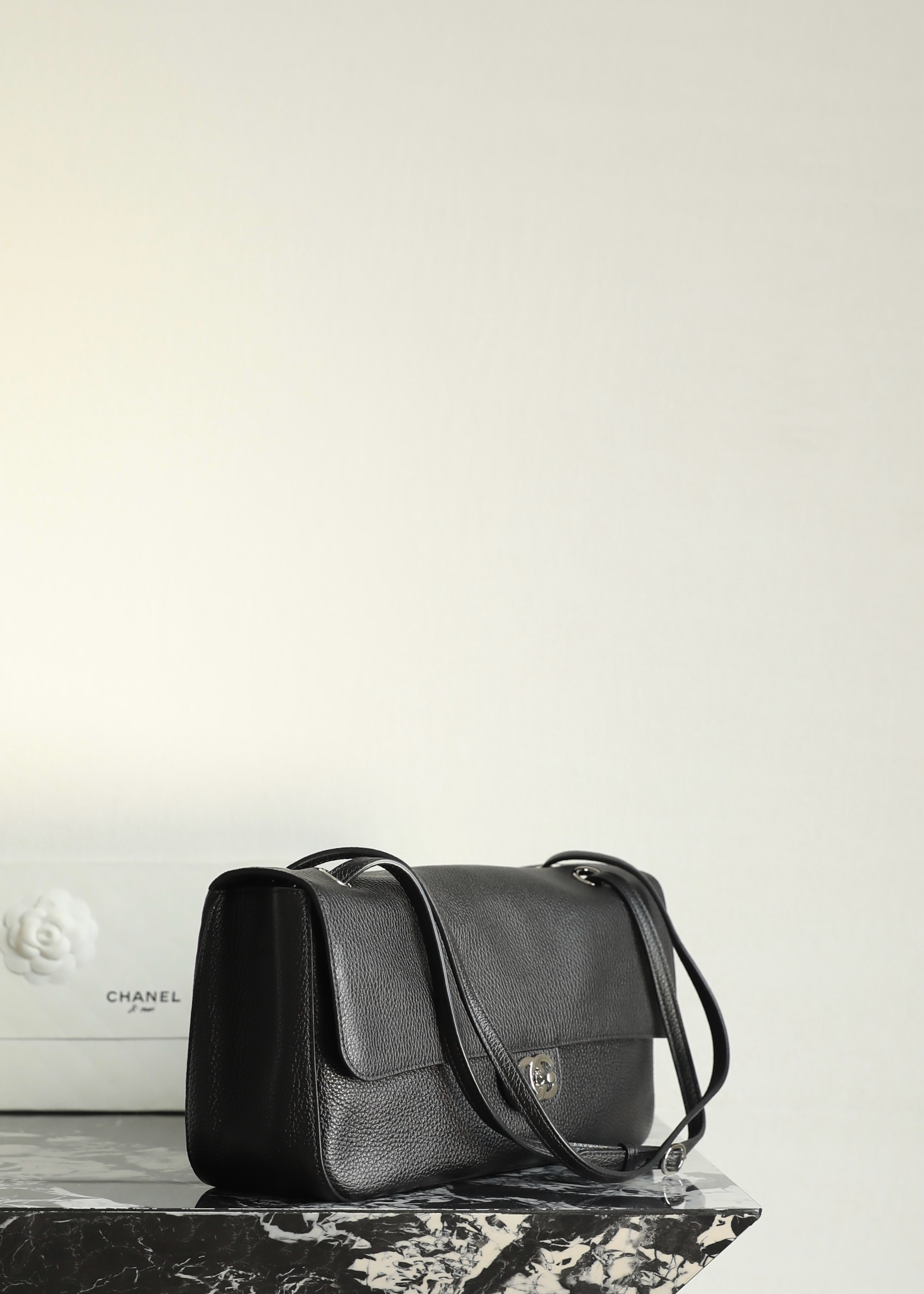 Chanel 26S Maxi Flap Bag Black - chanel maxi flap dupe detail 8