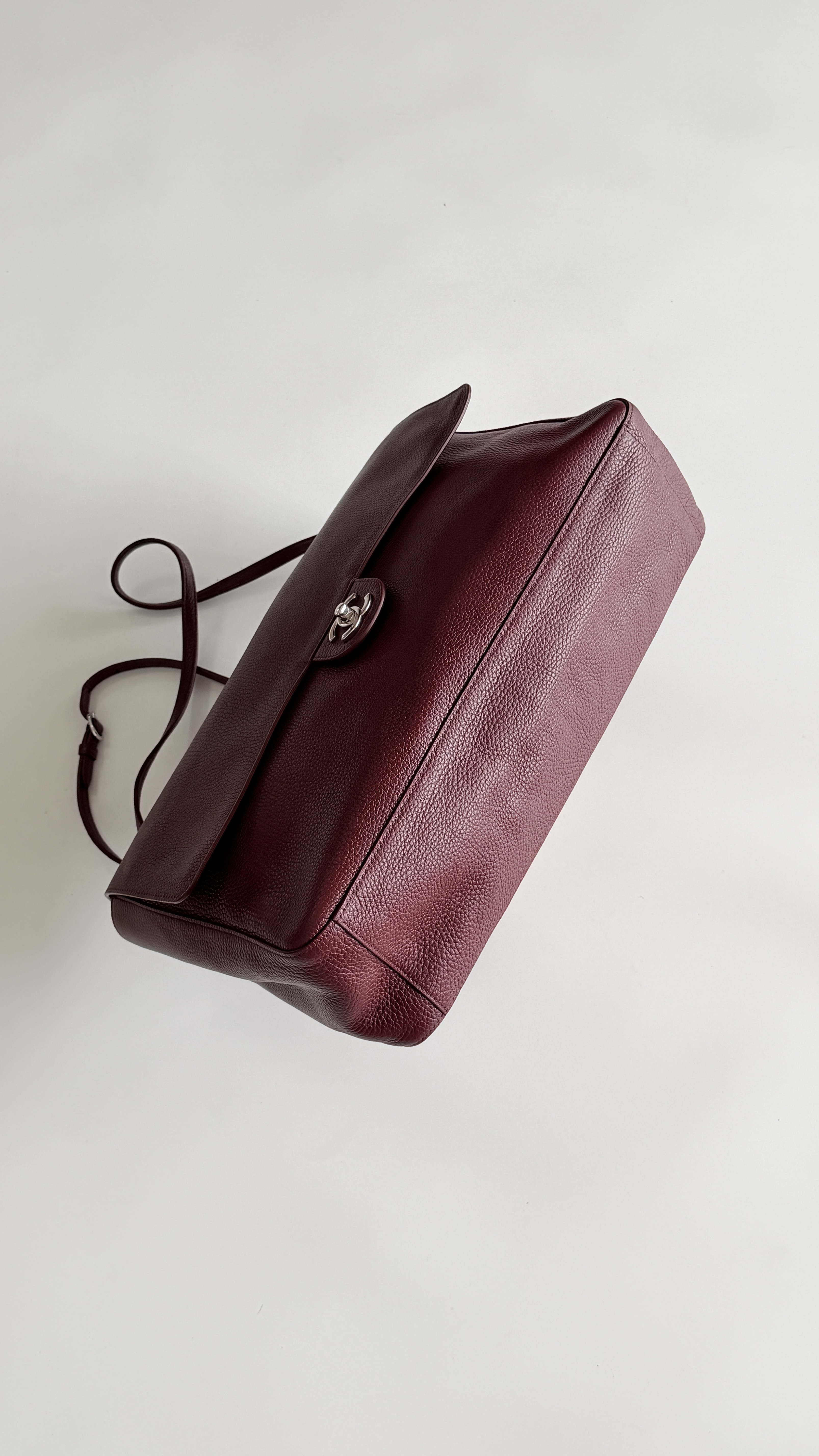 71714_burgundy_6 Chanel 26S Maxi Flap Bag Burgundy - chanel oversized flap replica detail 5