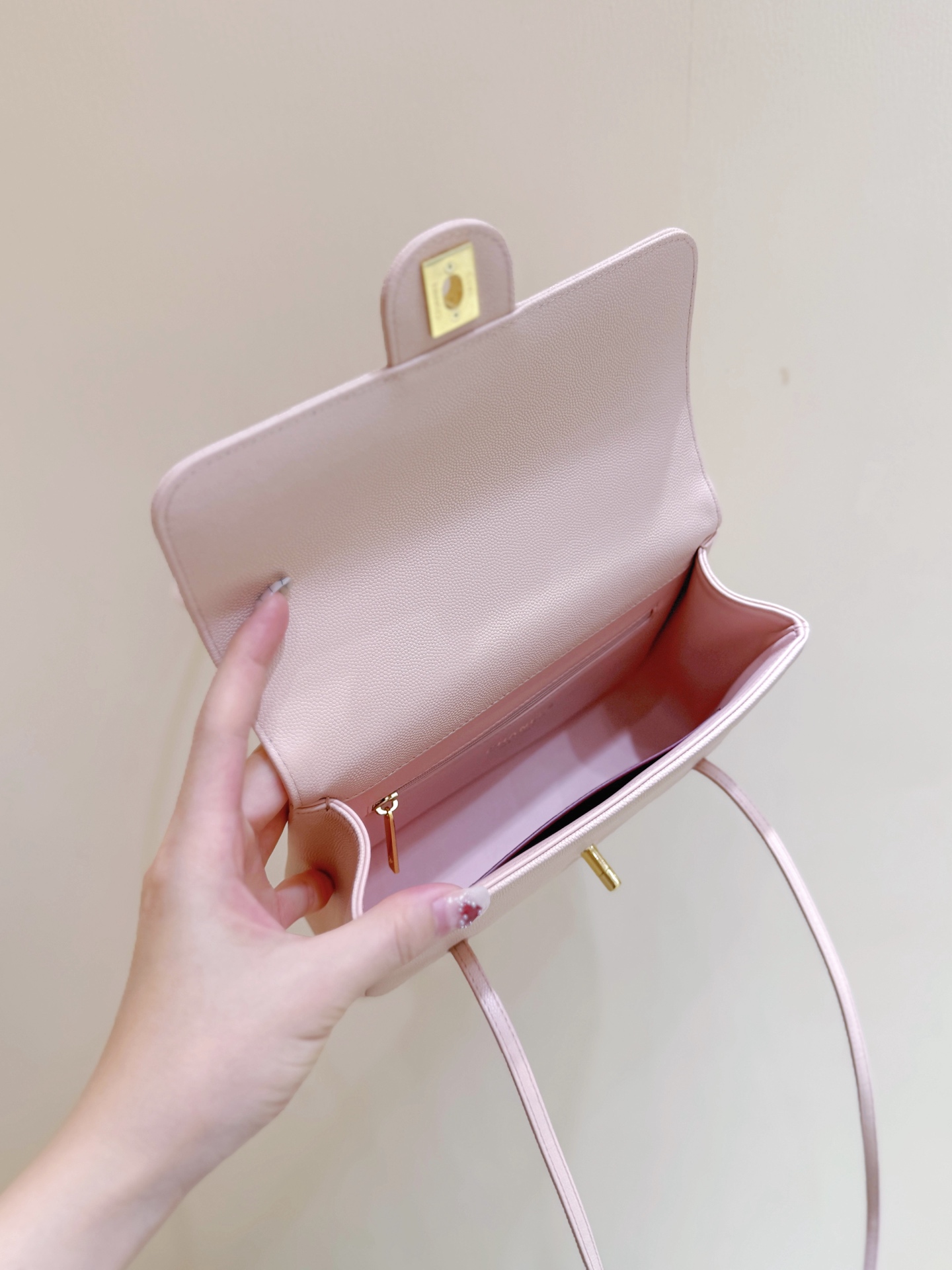 71918_pale-pink_8 Chanel Preppy Coco 26 Bag Pale Pink - fake chanel preppy detail 7
