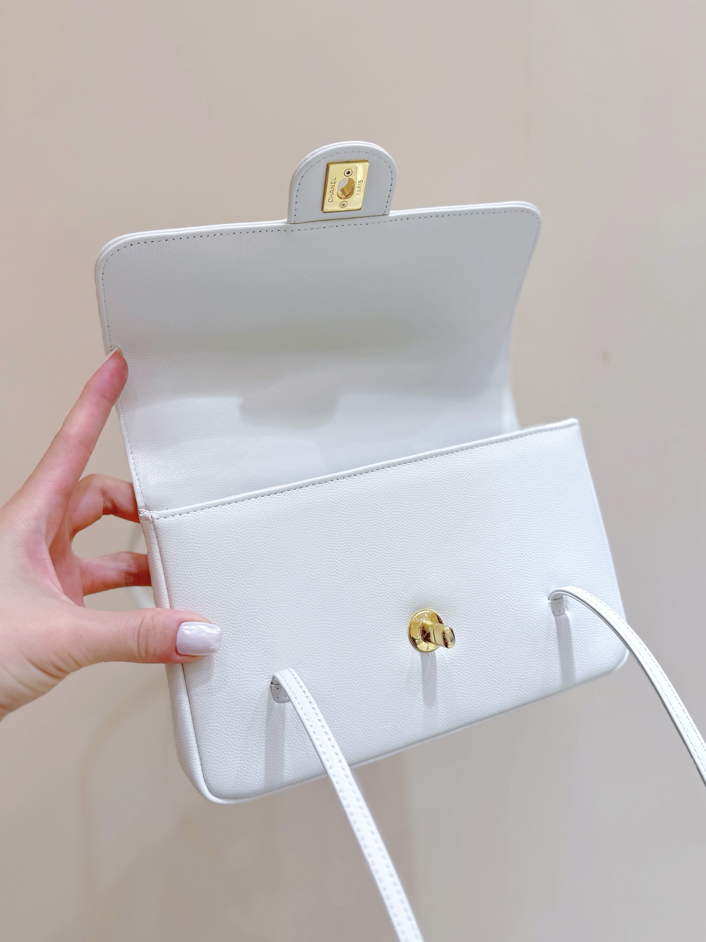 71919_white_5 Chanel Preppy Coco 26 Bag White - chanel preppy coco replica detail 4