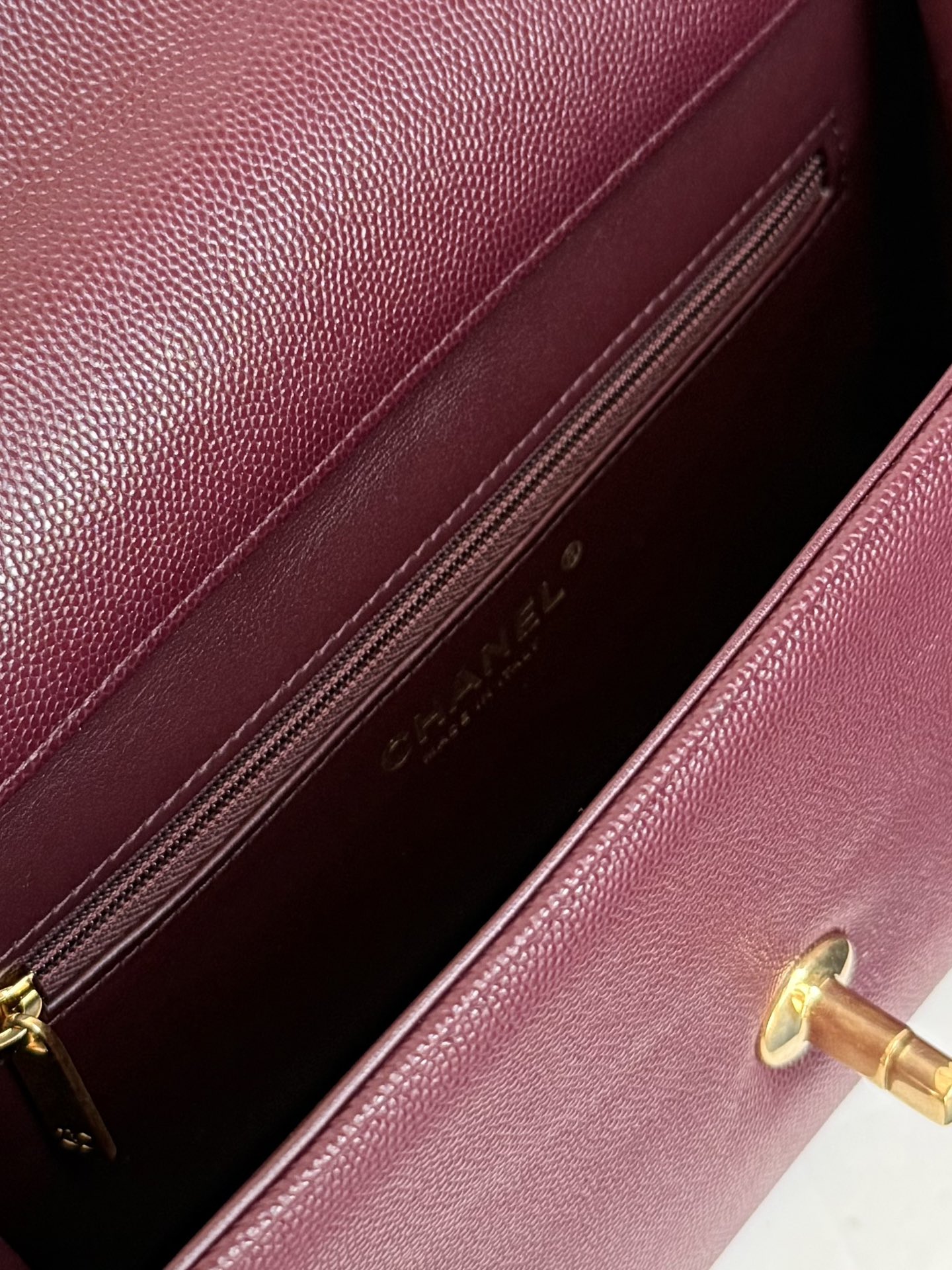 71923_barolo_9 Chanel Preppy Coco 26 Bag Barolo - chanel preppy coco 26 barolo dupe detail 8