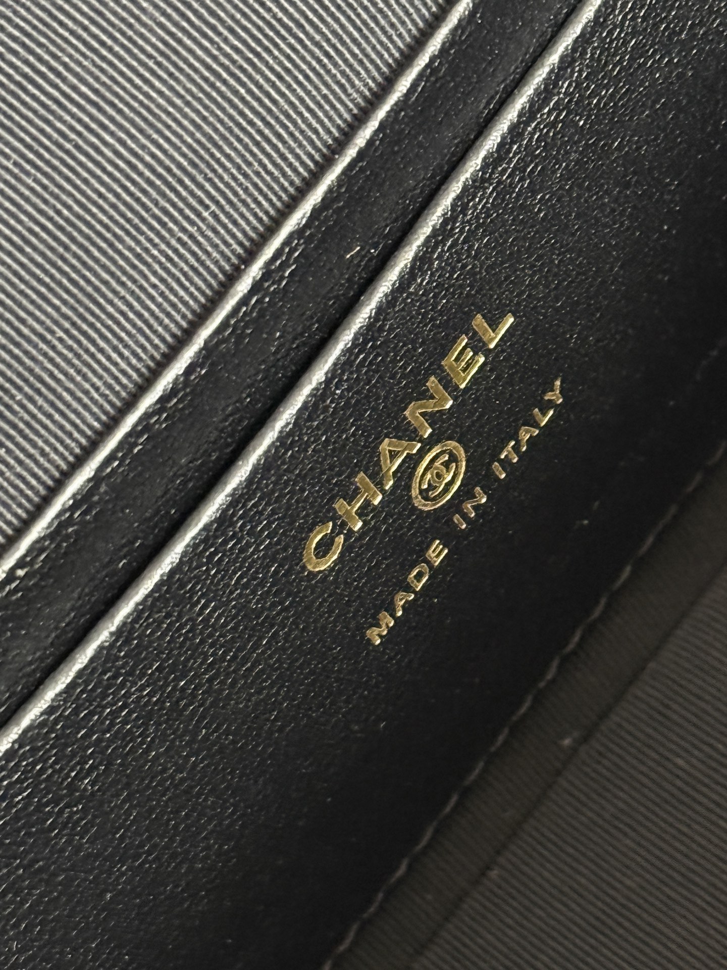 71951_black_10 Chanel 26S Vanity with Chain Black - chanel vanity chain dupe detail 9