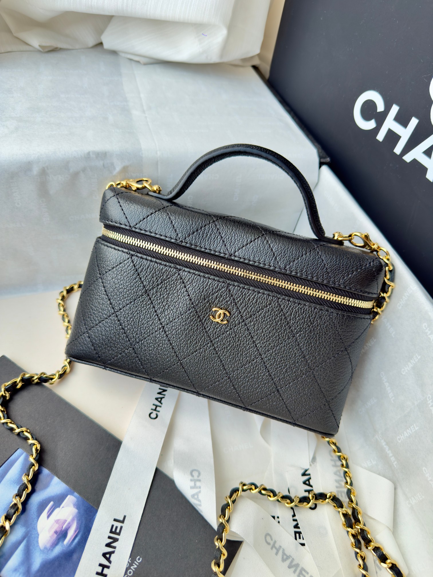 71951_black_2 Chanel 26S Vanity with Chain Black - chanel vanity chain dupe detail 1