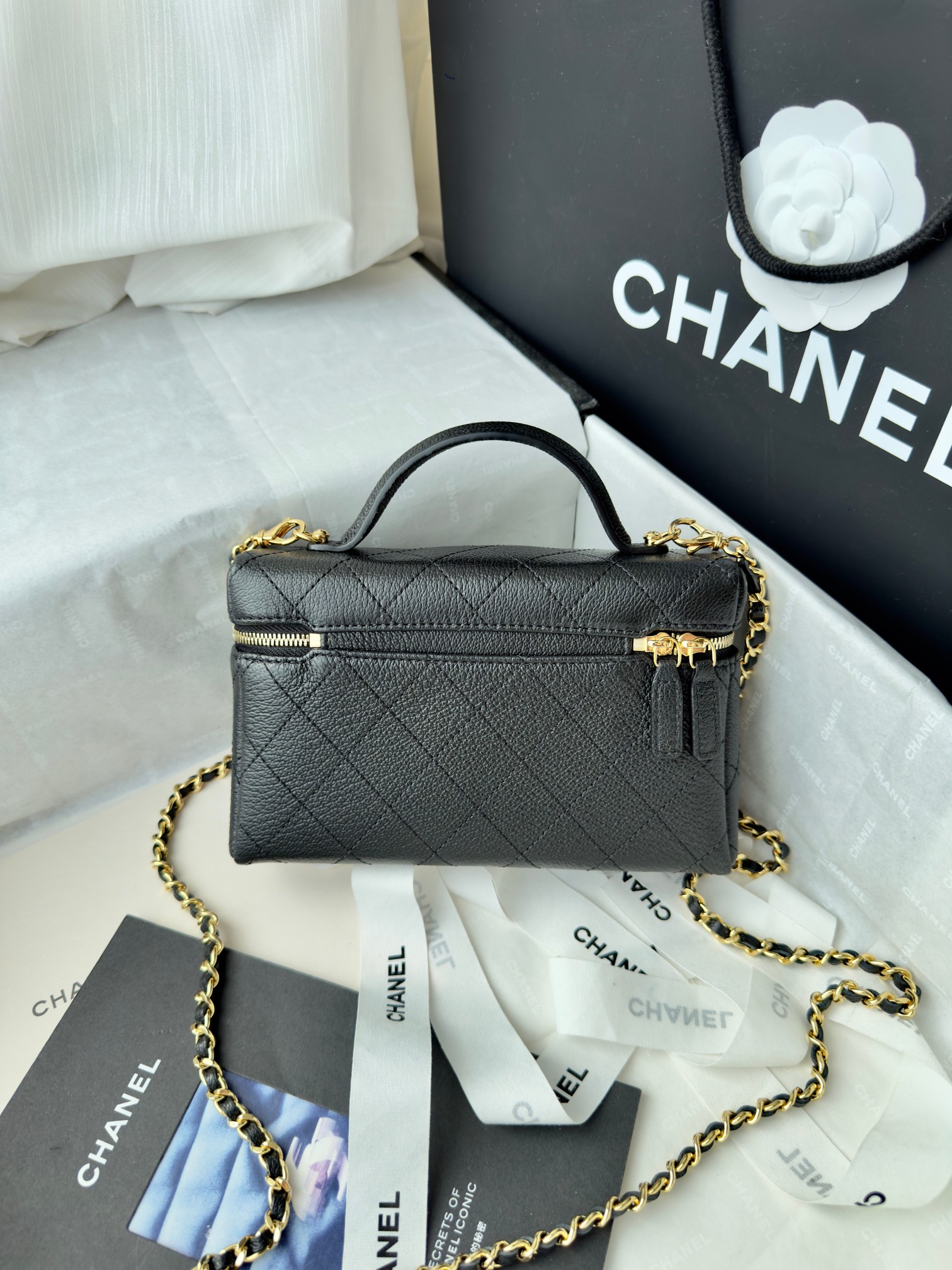 71951_black_3 Chanel 26S Vanity with Chain Black - chanel vanity chain dupe detail 2