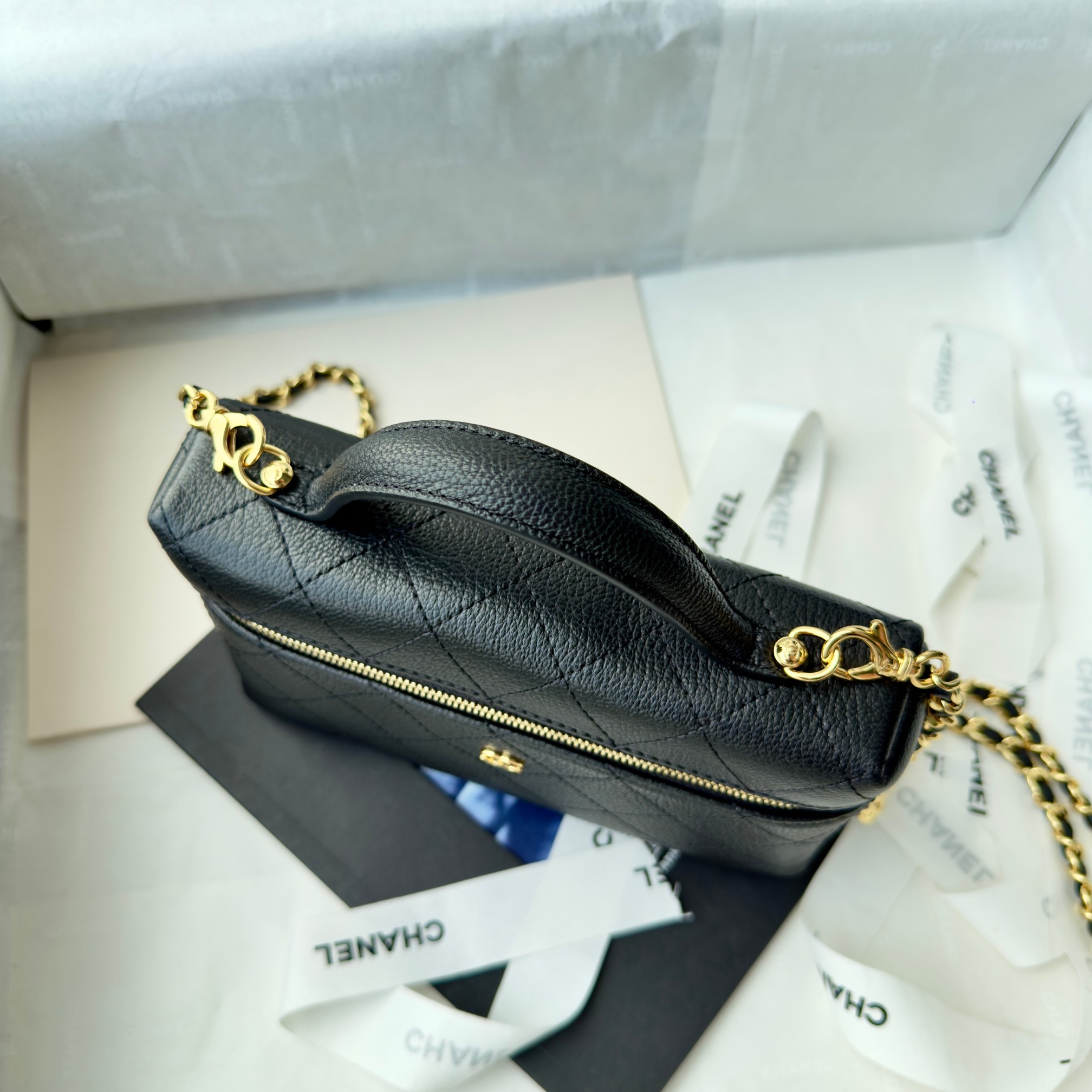 71951_black_4 Chanel 26S Vanity with Chain Black - chanel vanity chain dupe detail 3
