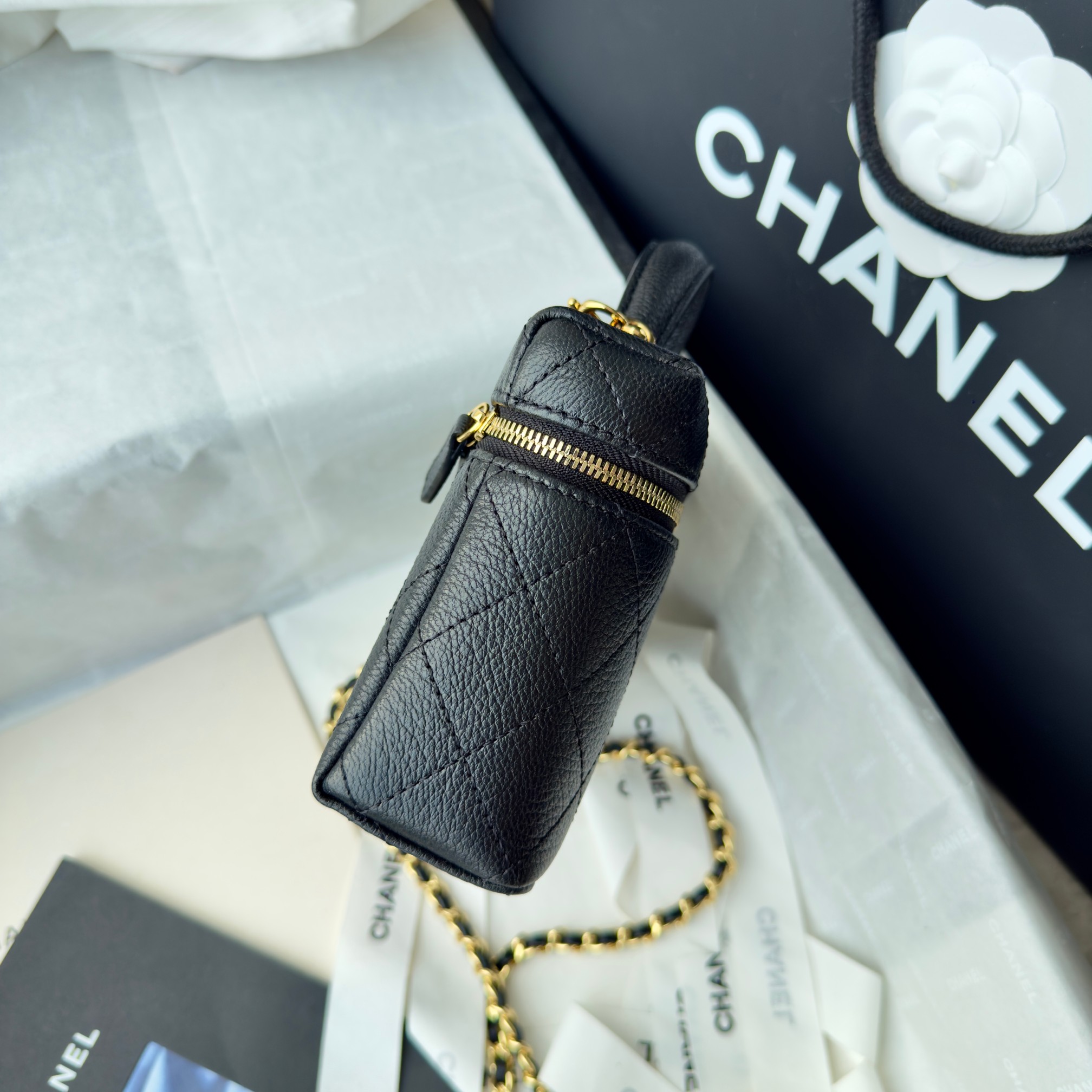 71951_black_8 Chanel 26S Vanity with Chain Black - chanel vanity chain dupe detail 7