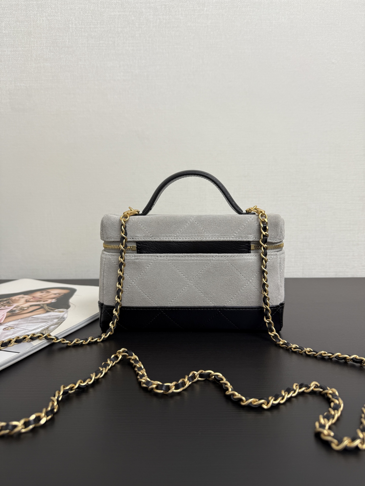 71952_grey-suede_4 Chanel 26S Vanity with Chain Grey Suede - chanel suede vanity replica detail 3