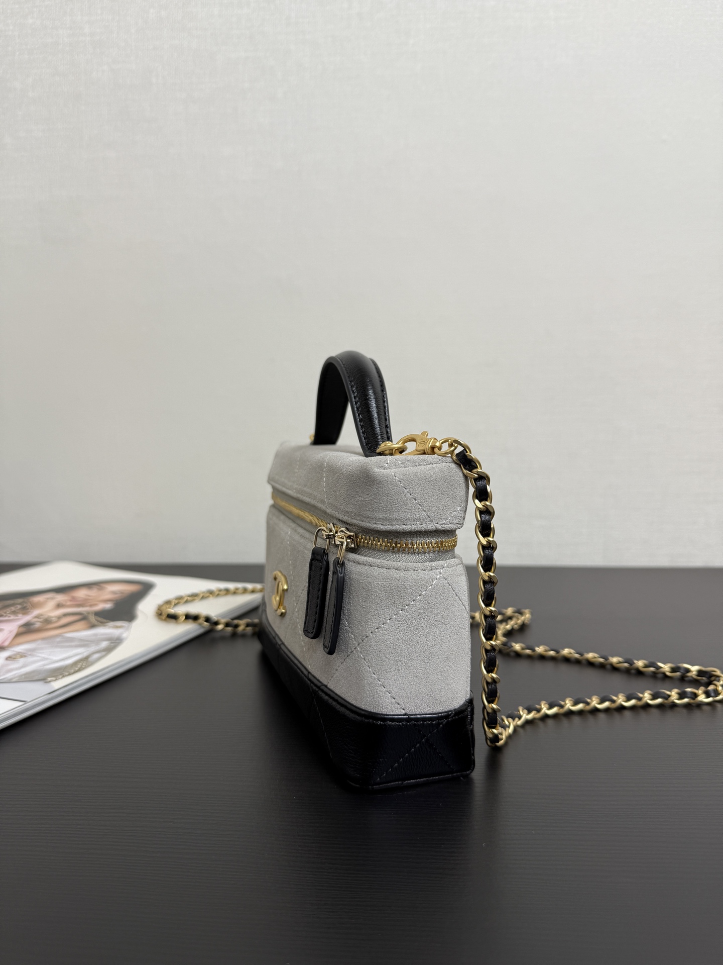 71952_grey-suede_7 Chanel 26S Vanity with Chain Grey Suede - chanel suede vanity replica detail 6