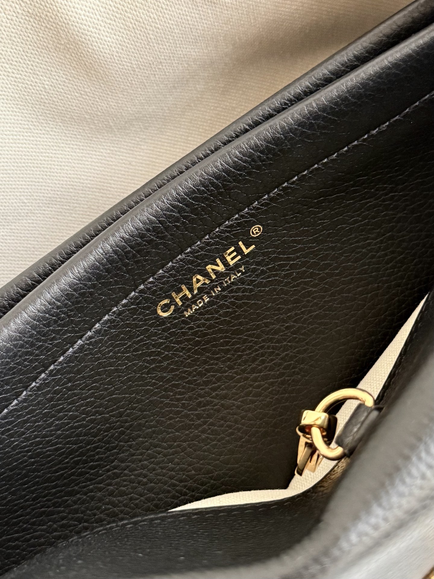 71986_black_6 Chanel 26S East West Tote Black - chanel tote dupe detail 5