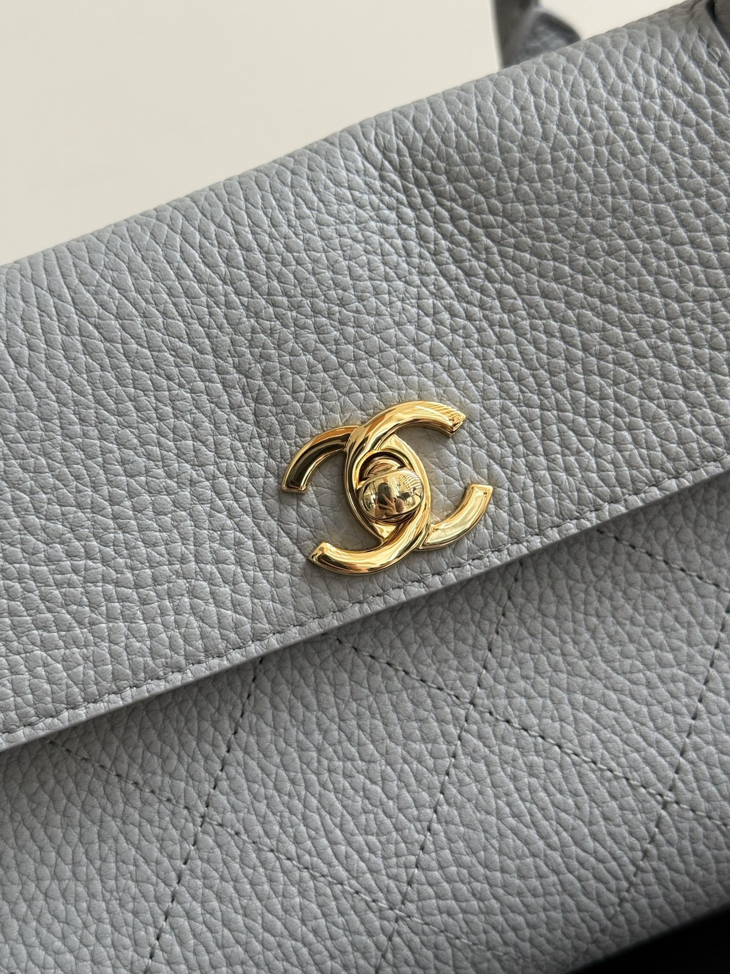 71987_elephant-grey_5 Chanel 26S East West Tote Elephant - chanel east west tote replica detail 4
