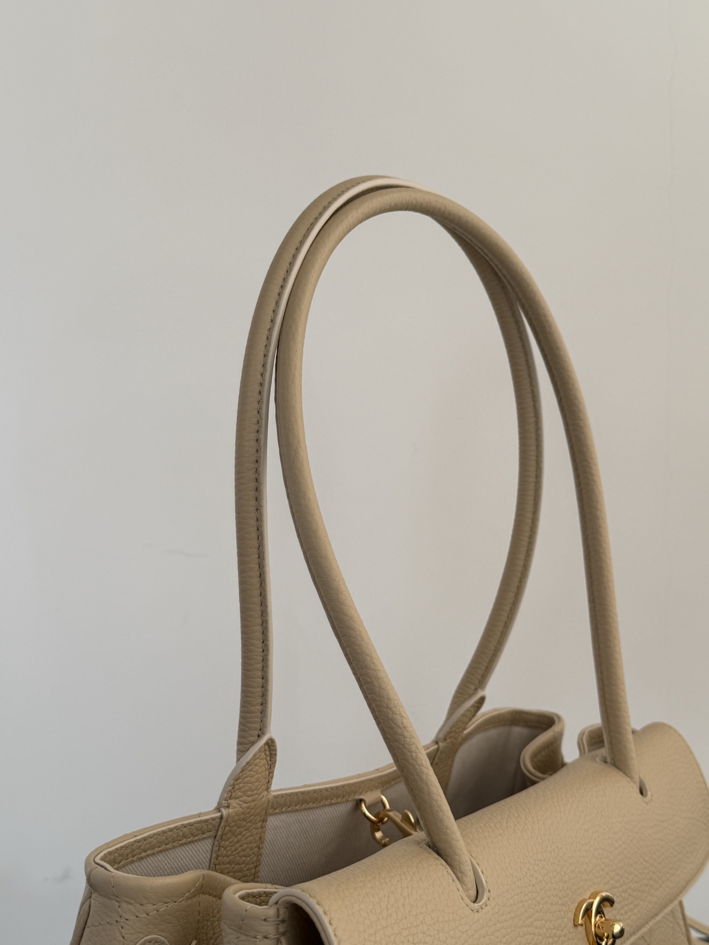 71988_pale-peach_5 Chanel 26S East West Tote Pale Peach - fake chanel east west detail 4