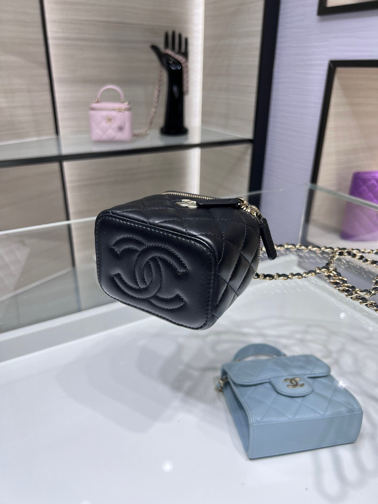 72026_black_3 Chanel Mini Vanity Black - chanel vanity dupe detail 2