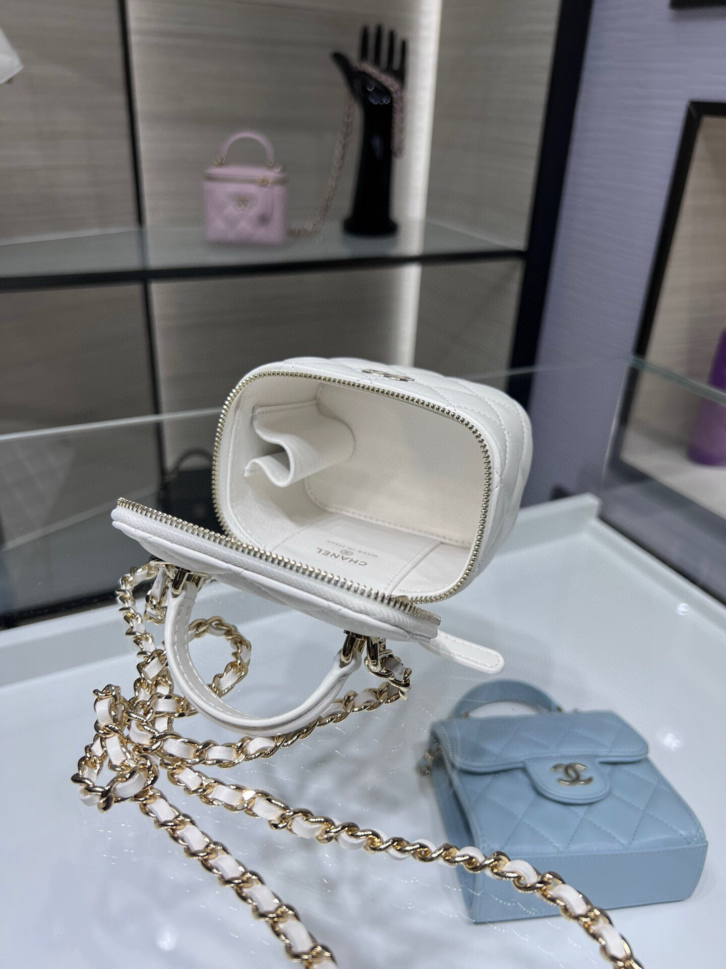 72030_white_3 Chanel Mini Vanity White - chanel vanity with chain dupe detail 2