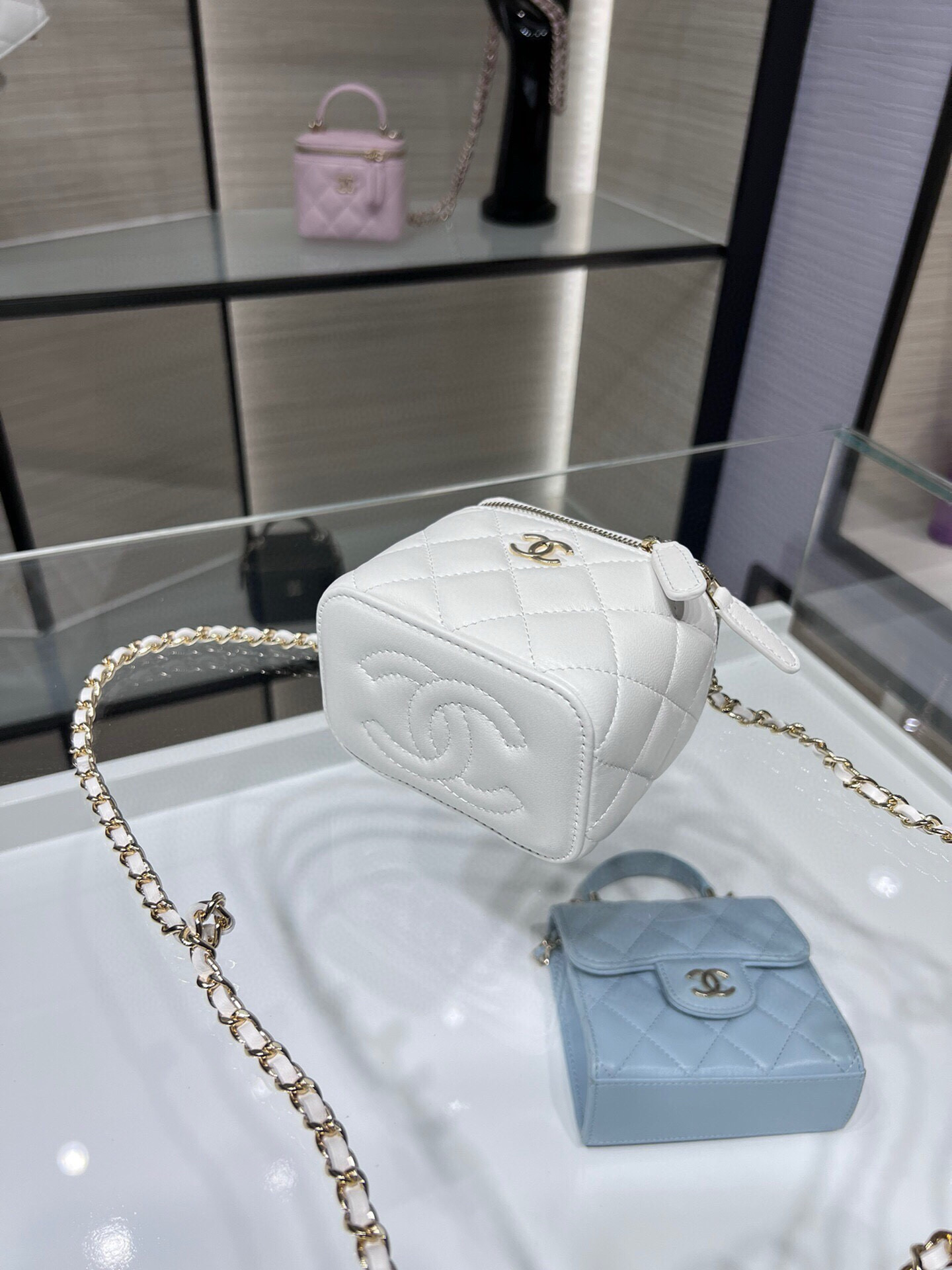72030_white_7 Chanel Mini Vanity White - chanel vanity with chain dupe detail 6