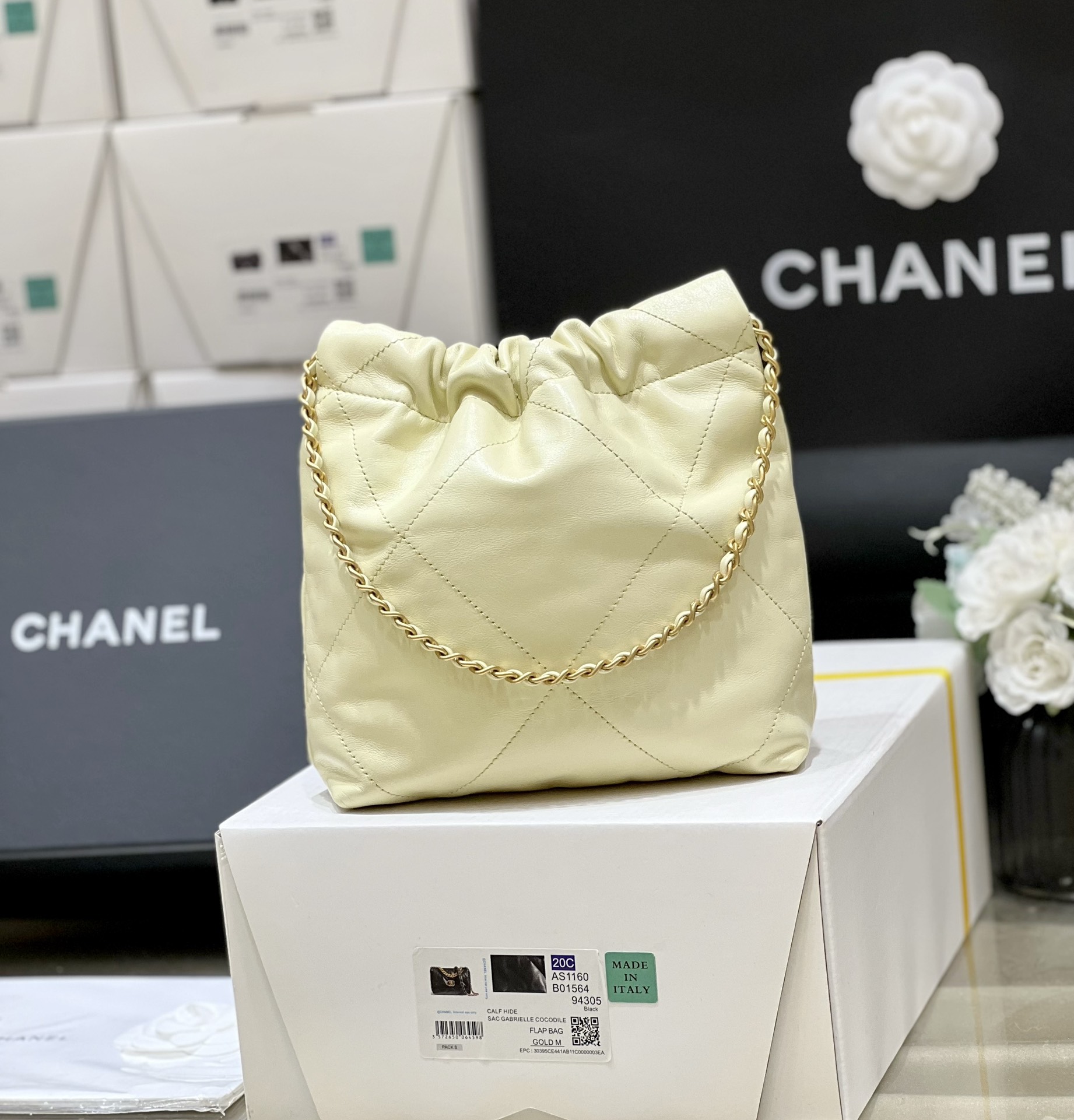 72154_light-yellow_8 Chanel 22 Mini Bag Light Yellow - chanel 22 mini light-yellow dupe detail 7