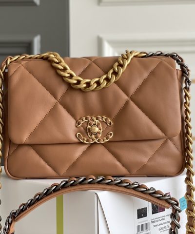 Sac à rabat Chanel 19 marron
