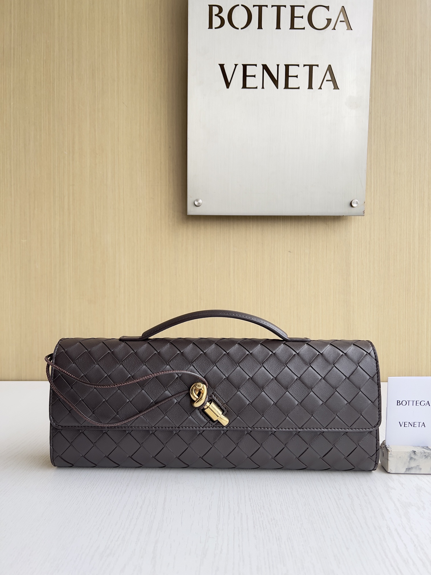 Bottega Veneta Andiamo Clutch in Fondant - Italian Leather Replica