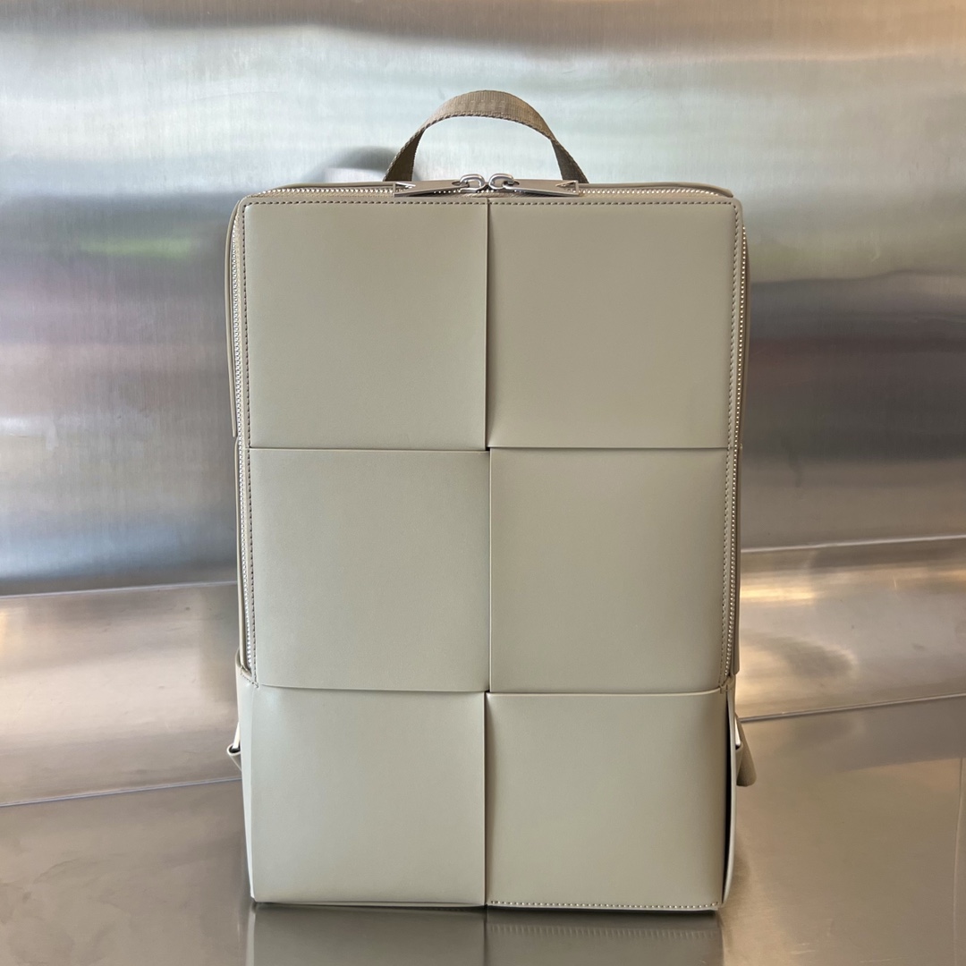 ArcoBP beige 6 Bottega Veneta Arco Backpack Beige - View 6 | Intrecciato Detail