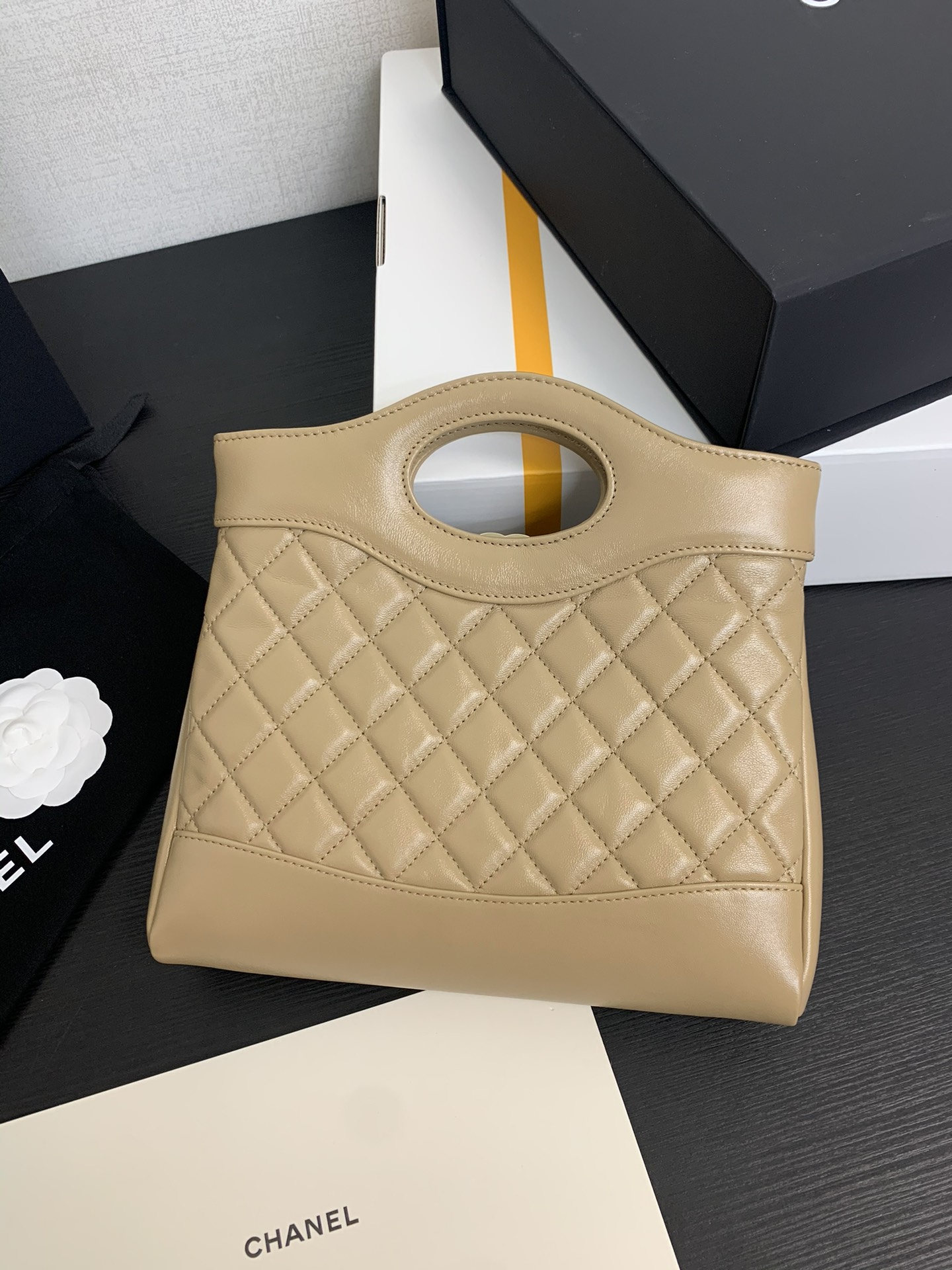 beige4 Chanel 24S 31 Mini Tote Bag Beige - chanel mini tote beige dupe detail 4