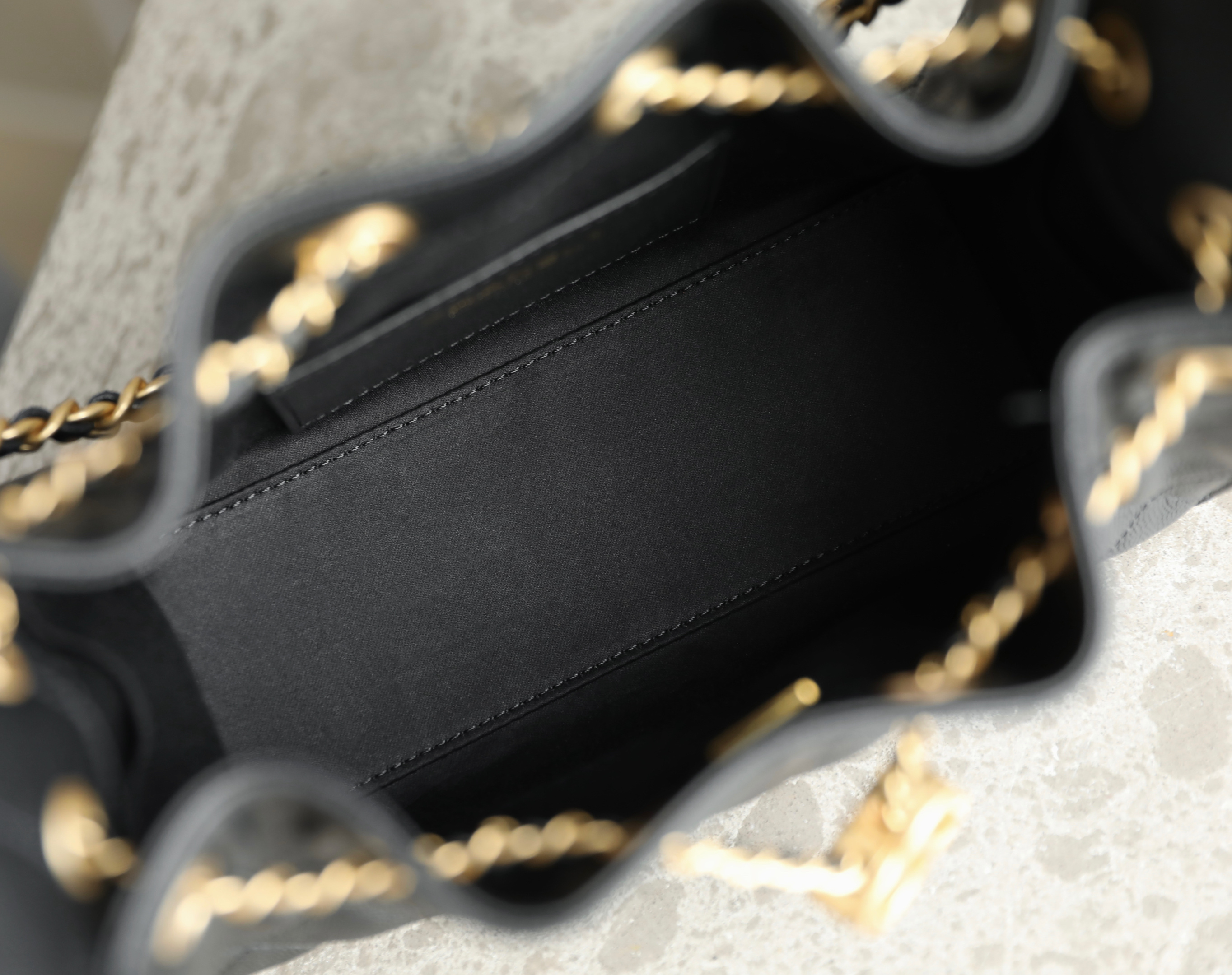 Chanel 24P Messenger Hobo Black - chanel messenger hobo black dupe detail 1
