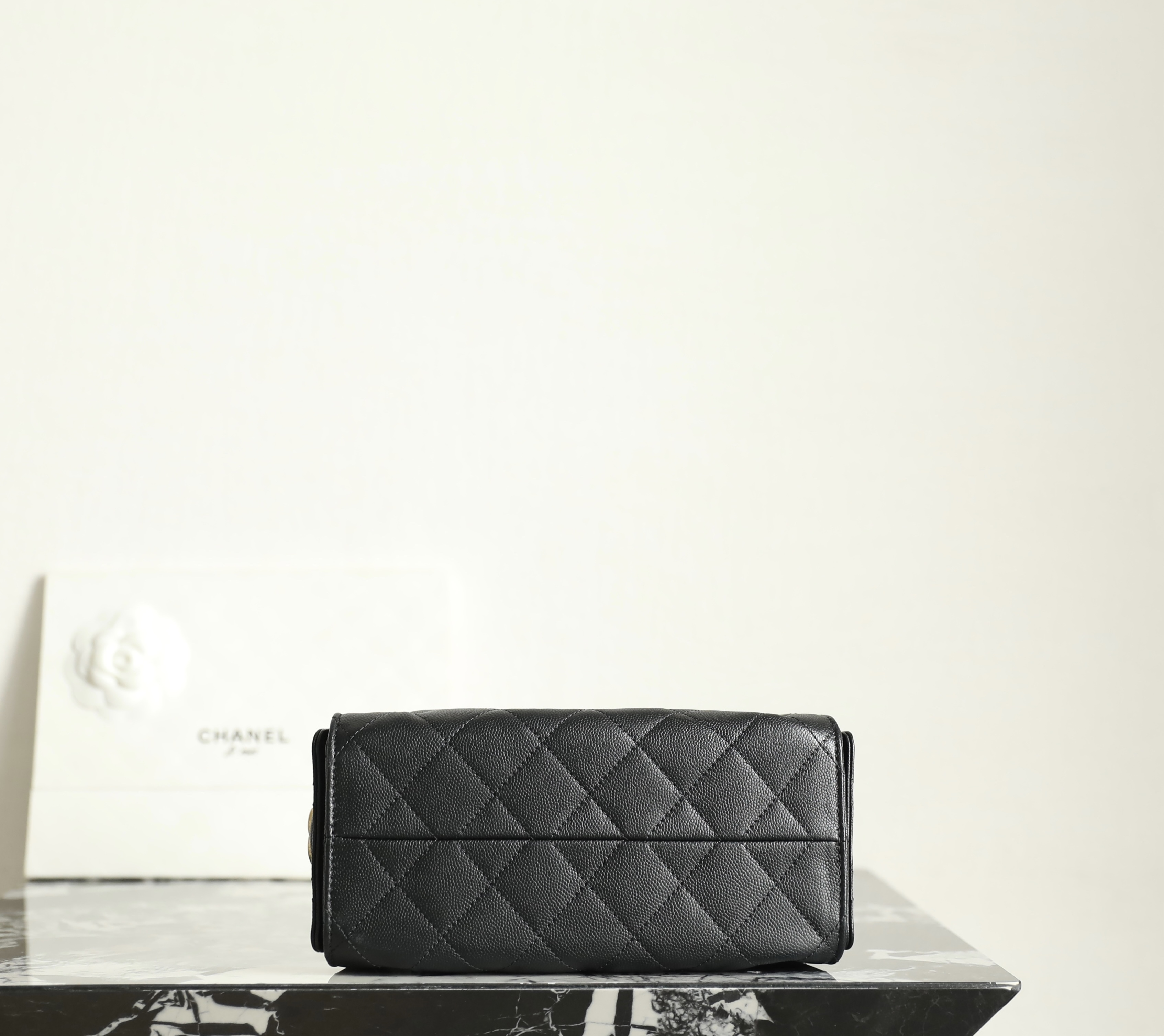 Chanel 24P Messenger Hobo Black - chanel messenger hobo black dupe detail 7
