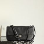 Chanel 26S Maxi Flap Bag Schwarz