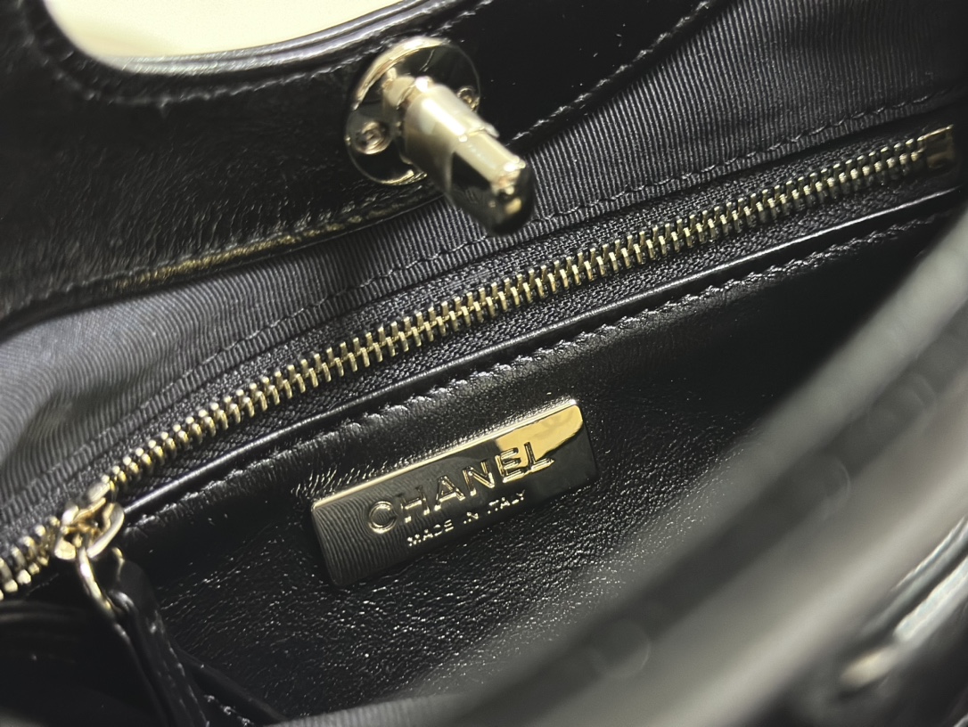 Chanel 31 Mini Tote Black 9