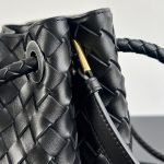 bottega-veneta-andiamo-bucket-black-4 Bottega Veneta Andiamo Bucket Replica Black - View 5 | Intrecciato Detail