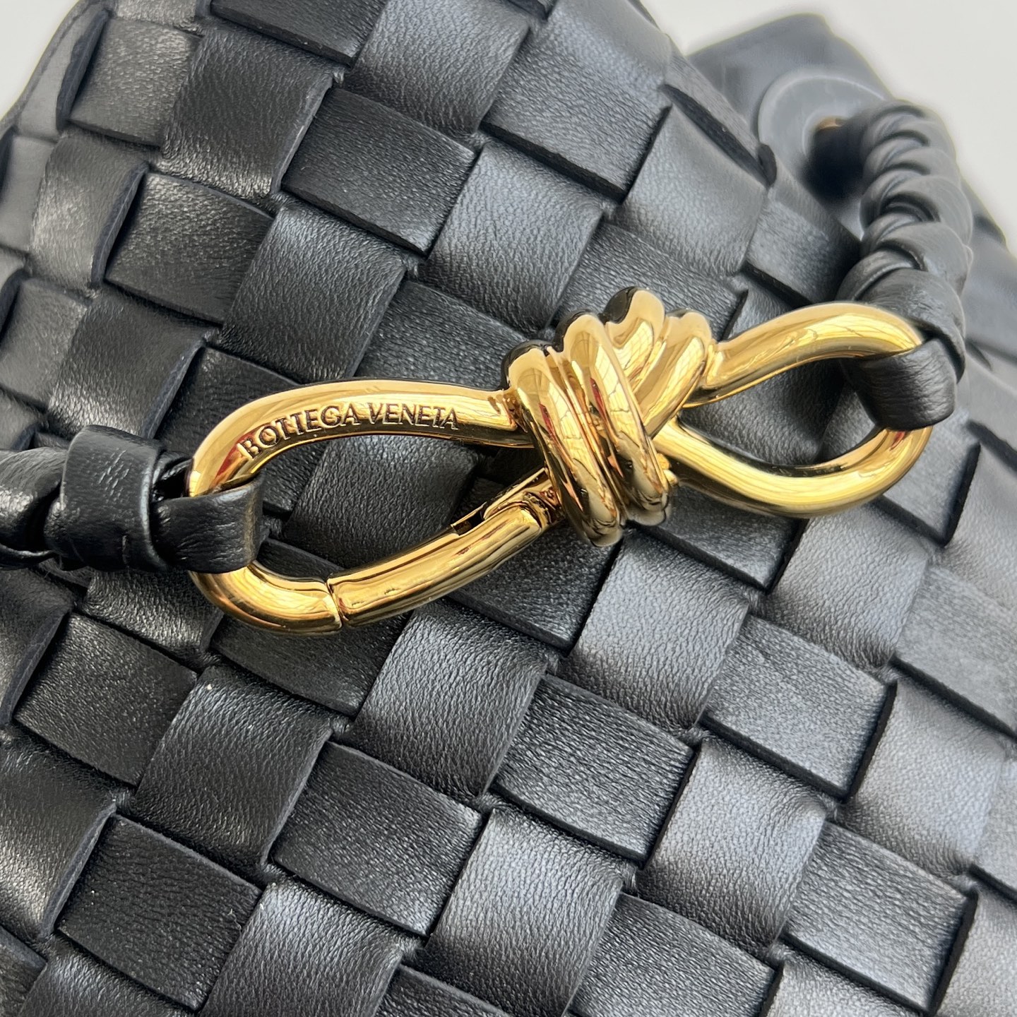 bottega-veneta-andiamo-bucket-black-5 Bottega Veneta Andiamo Bucket Replica Black - View 6 | Intrecciato Detail