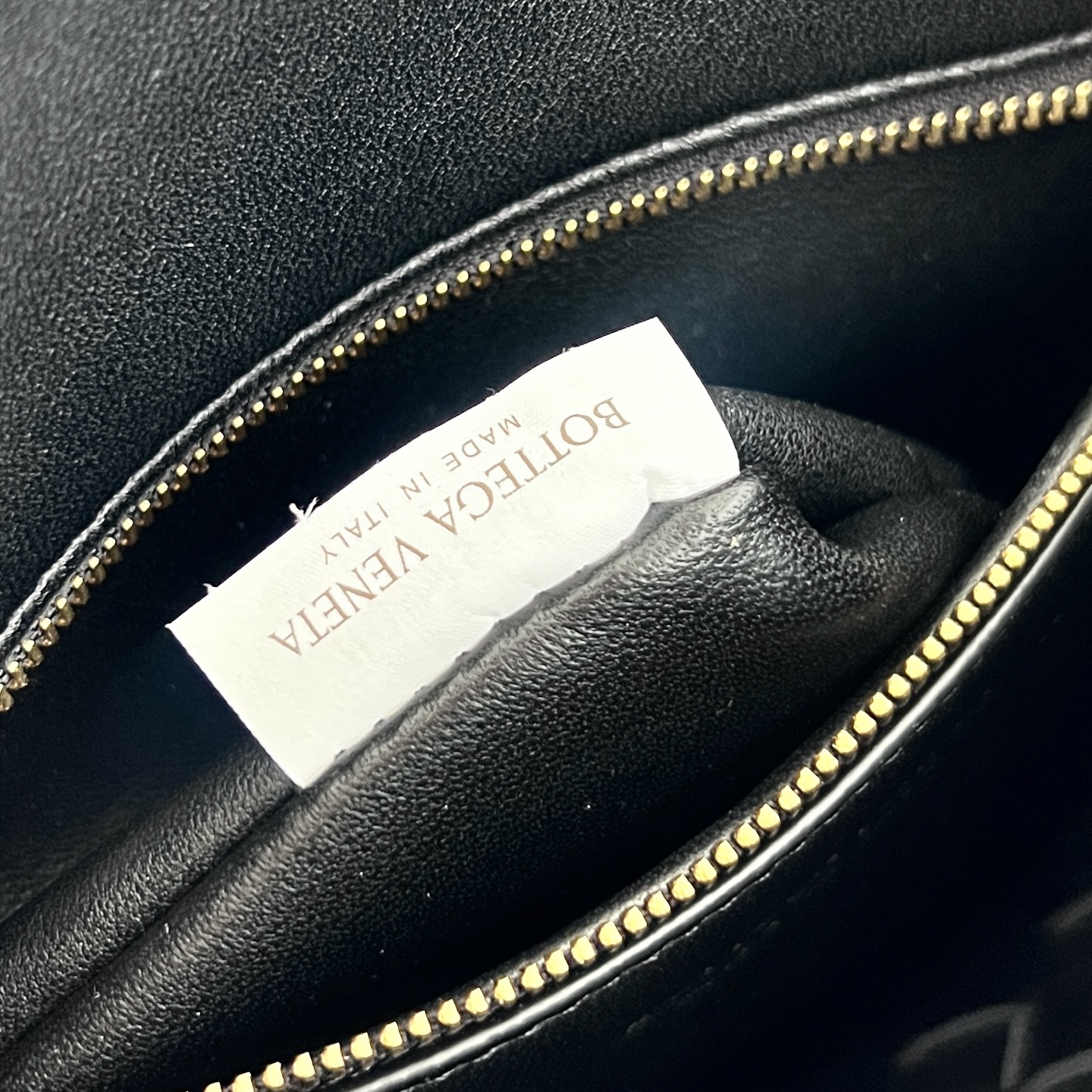 bottega-veneta-andiamo-bucket-black-6 Bottega Veneta Andiamo Bucket Replica Black - View 7 | Intrecciato Detail