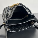 bottega-veneta-andiamo-bucket-black-7 Bottega Veneta Andiamo Bucket Replica Black - View 8 | Intrecciato Detail