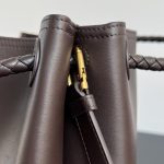 bottega-veneta-andiamo-bucket-espresso-4 Bottega Veneta Andiamo Bucket Replica Espresso - View 5 | Intrecciato Detail