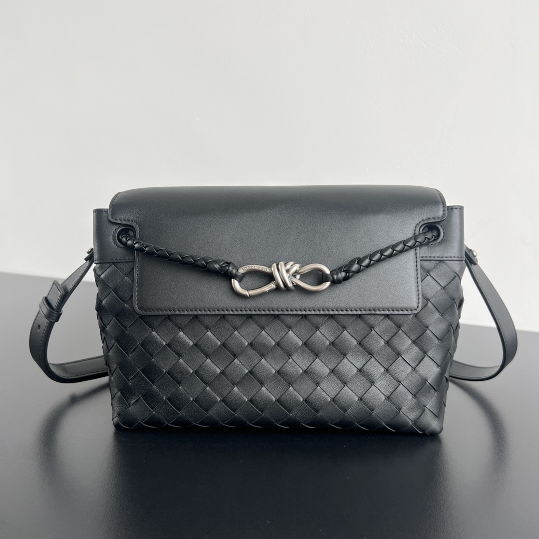 bottega-veneta-andiamo-messenger-black-1 Bottega Veneta Andiamo Messenger Replica Black - View 2 | Intrecciato Detail