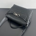 bottega-veneta-andiamo-messenger-black-2 Bottega Veneta Andiamo Messenger Replica Black - View 3 | Intrecciato Detail