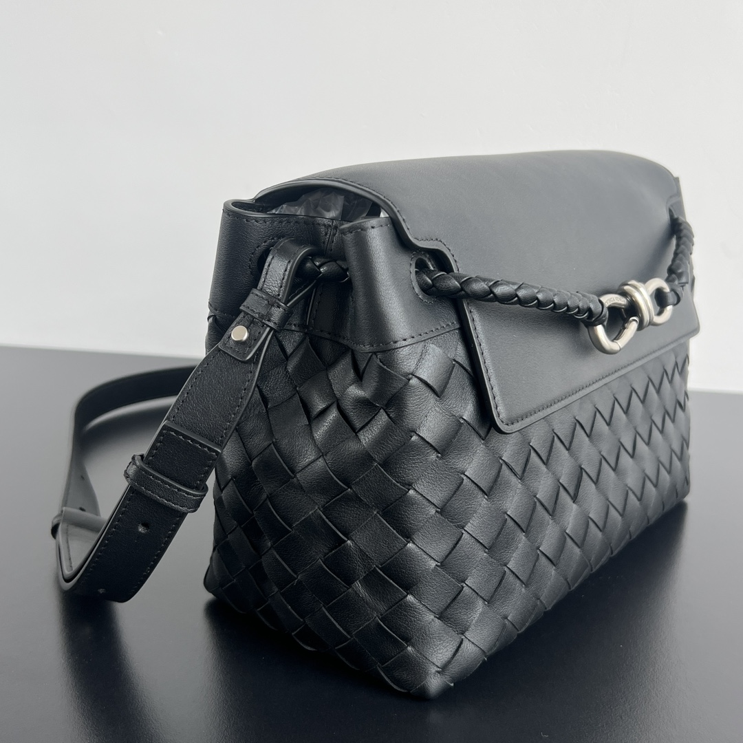 bottega-veneta-andiamo-messenger-black-3 Bottega Veneta Andiamo Messenger Replica Black - View 4 | Intrecciato Detail