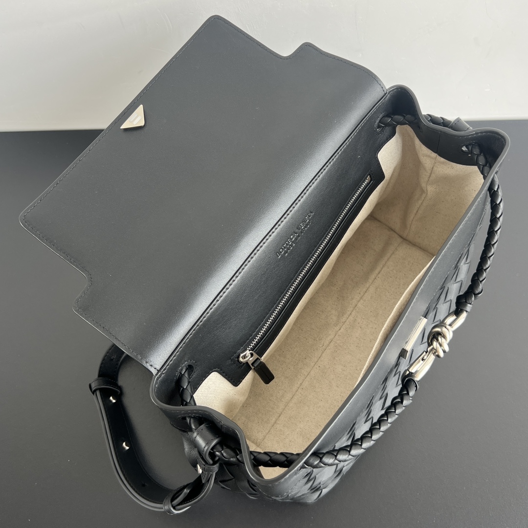 bottega-veneta-andiamo-messenger-black-4 Bottega Veneta Andiamo Messenger Replica Black - View 5 | Intrecciato Detail