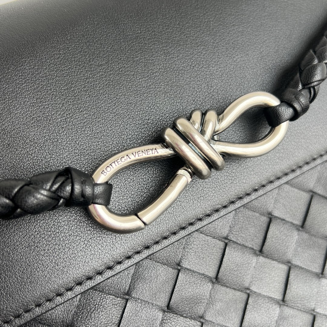 bottega-veneta-andiamo-messenger-black-5 Bottega Veneta Andiamo Messenger Replica Black - View 6 | Intrecciato Detail