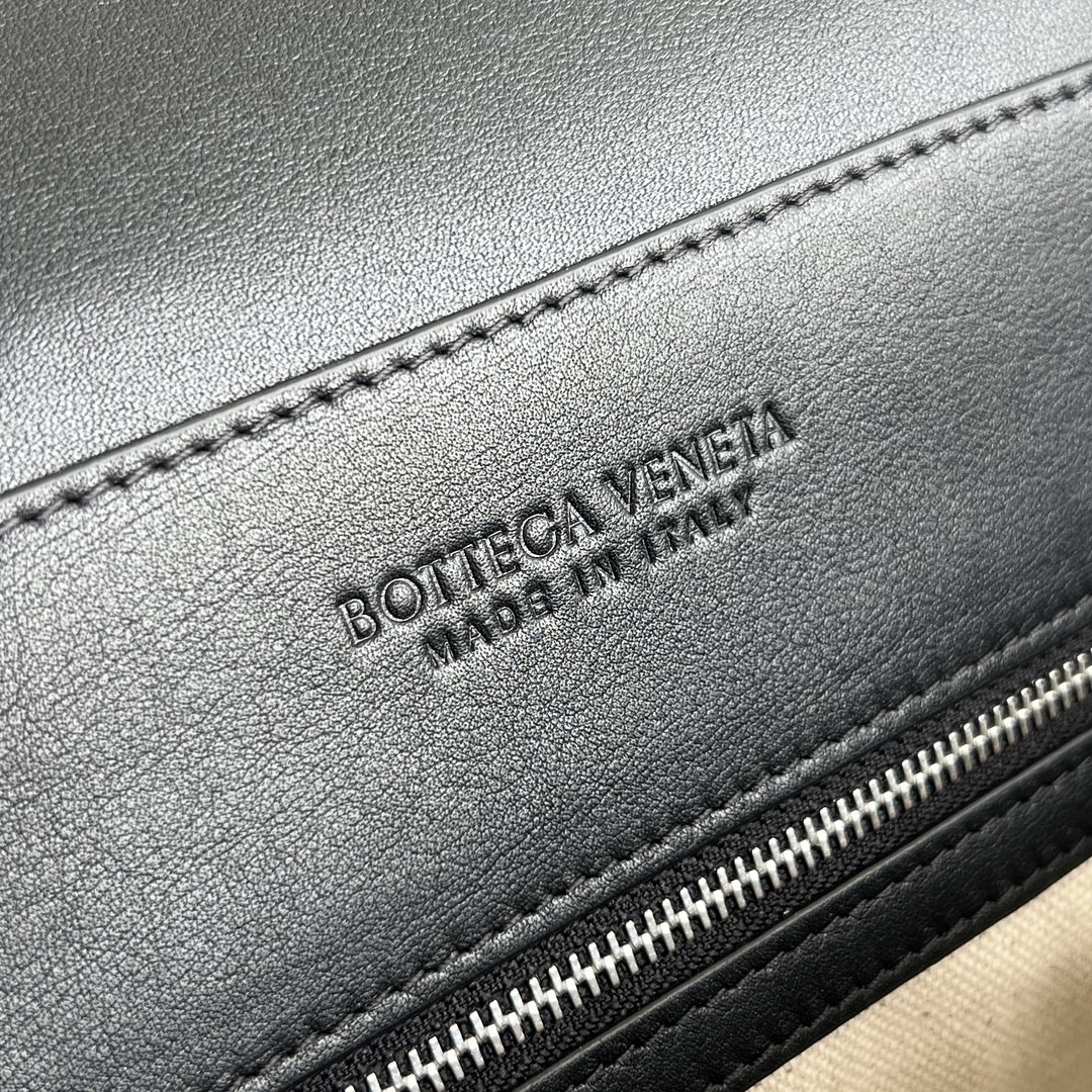 bottega-veneta-andiamo-messenger-black-7 Bottega Veneta Andiamo Messenger Replica Black - View 8 | Intrecciato Detail