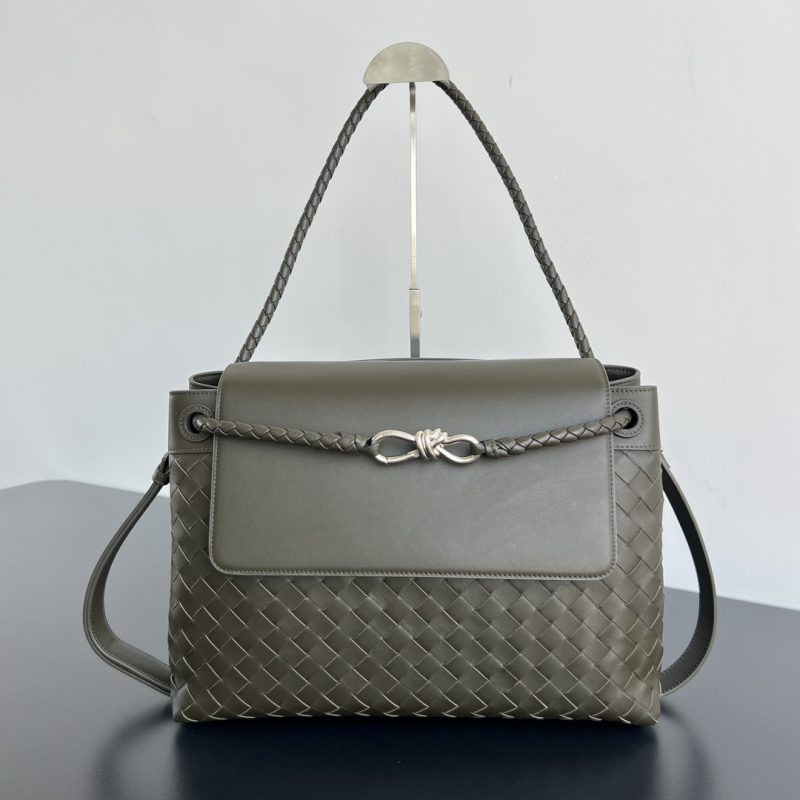 Bottega Veneta Andiamo Messenger Replica Cypress - View 2 | Intrecciato Detail