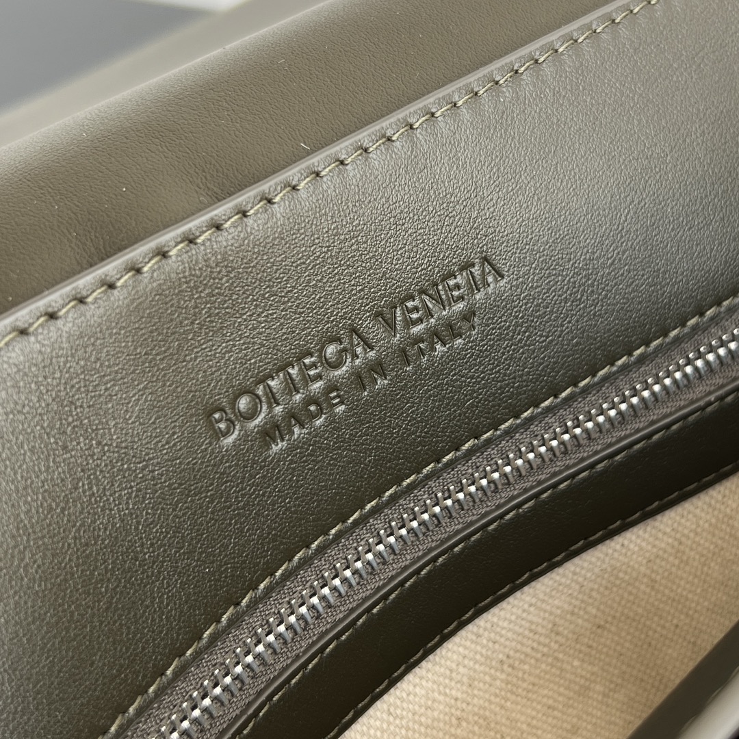 bottega-veneta-andiamo-messenger-cypress-7 Bottega Veneta Andiamo Messenger Replica Cypress - View 8 | Intrecciato Detail