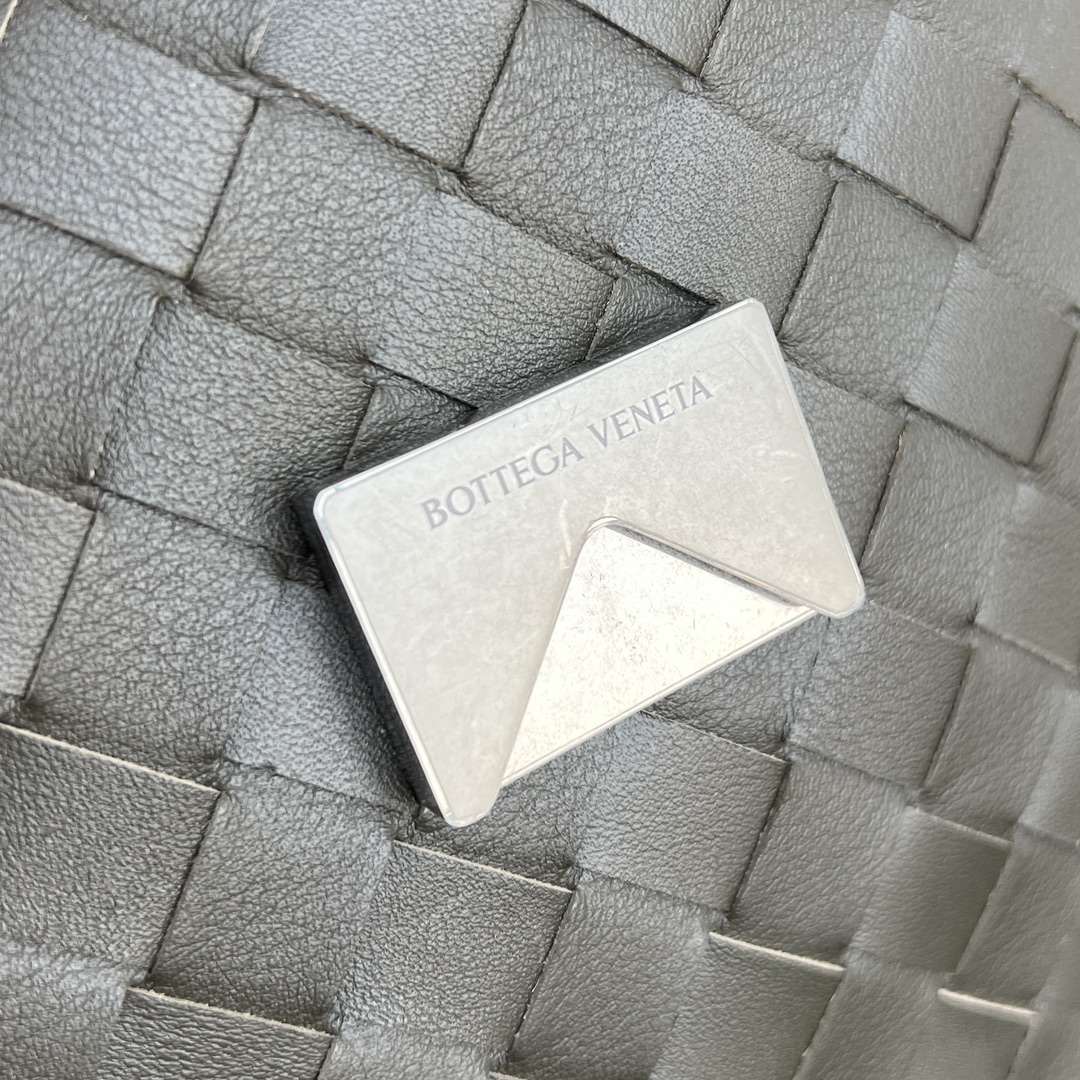 bottega-veneta-andiamo-messenger-cypress-9 Bottega Veneta Andiamo Messenger Replica Cypress - View 10 | Intrecciato Detail